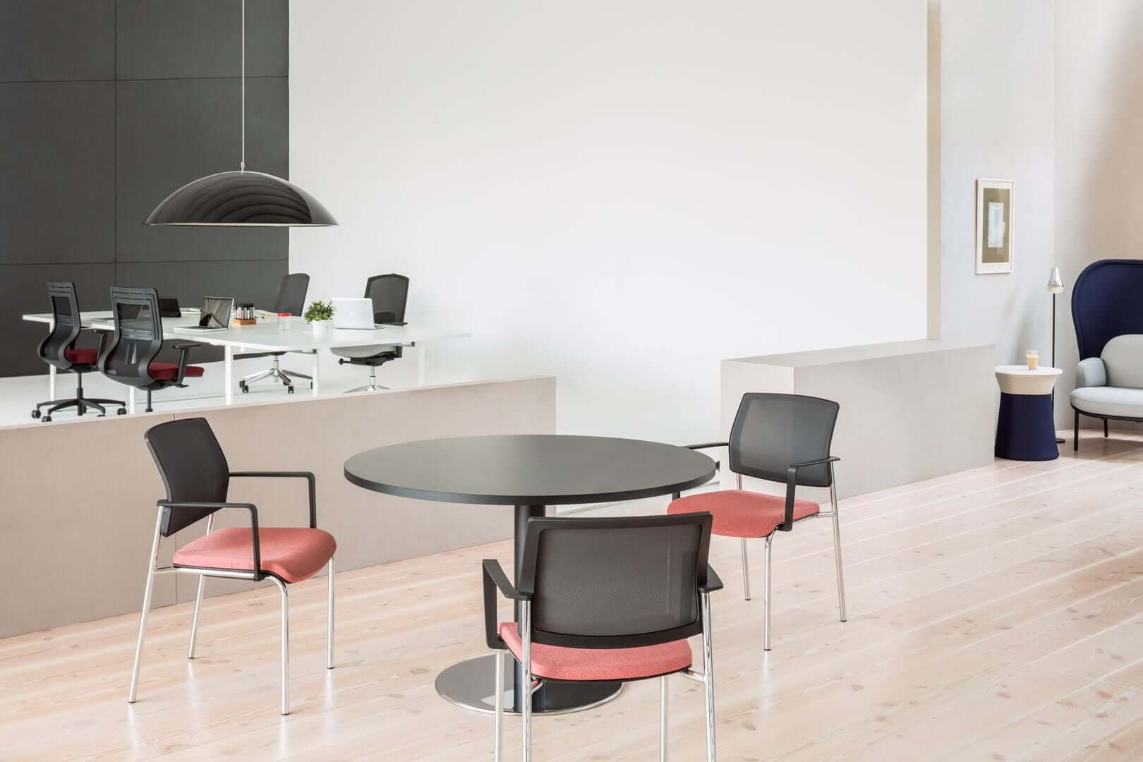Gaya Stackable Conference Chair