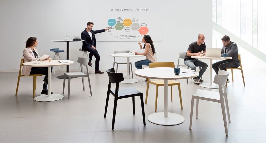 Actiu Tabula Coffee Meeting Table And Wing Chair