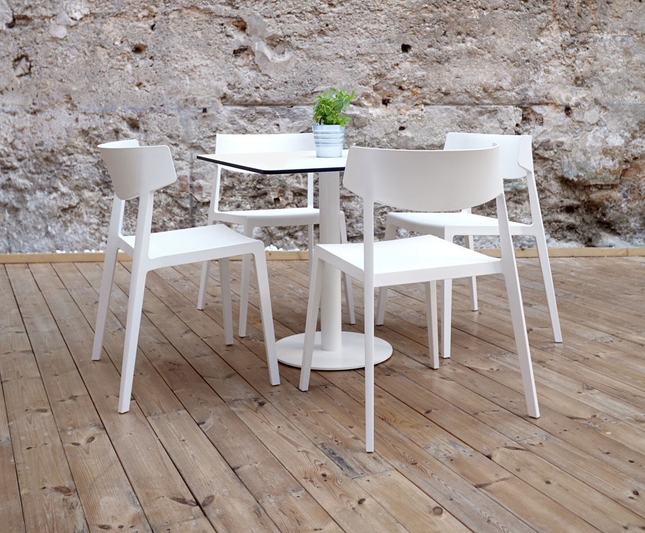 Actiu WING Chair And table
