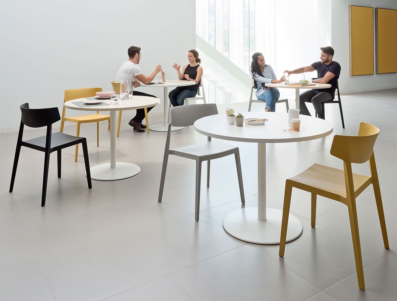 Actiu Tabula Coffee Meeting Table And Wing Chair