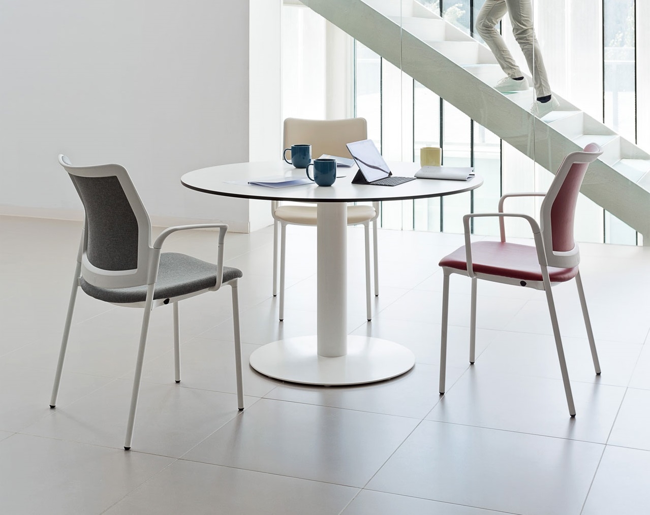 Tabula Round Coffee Table And Wing Chair