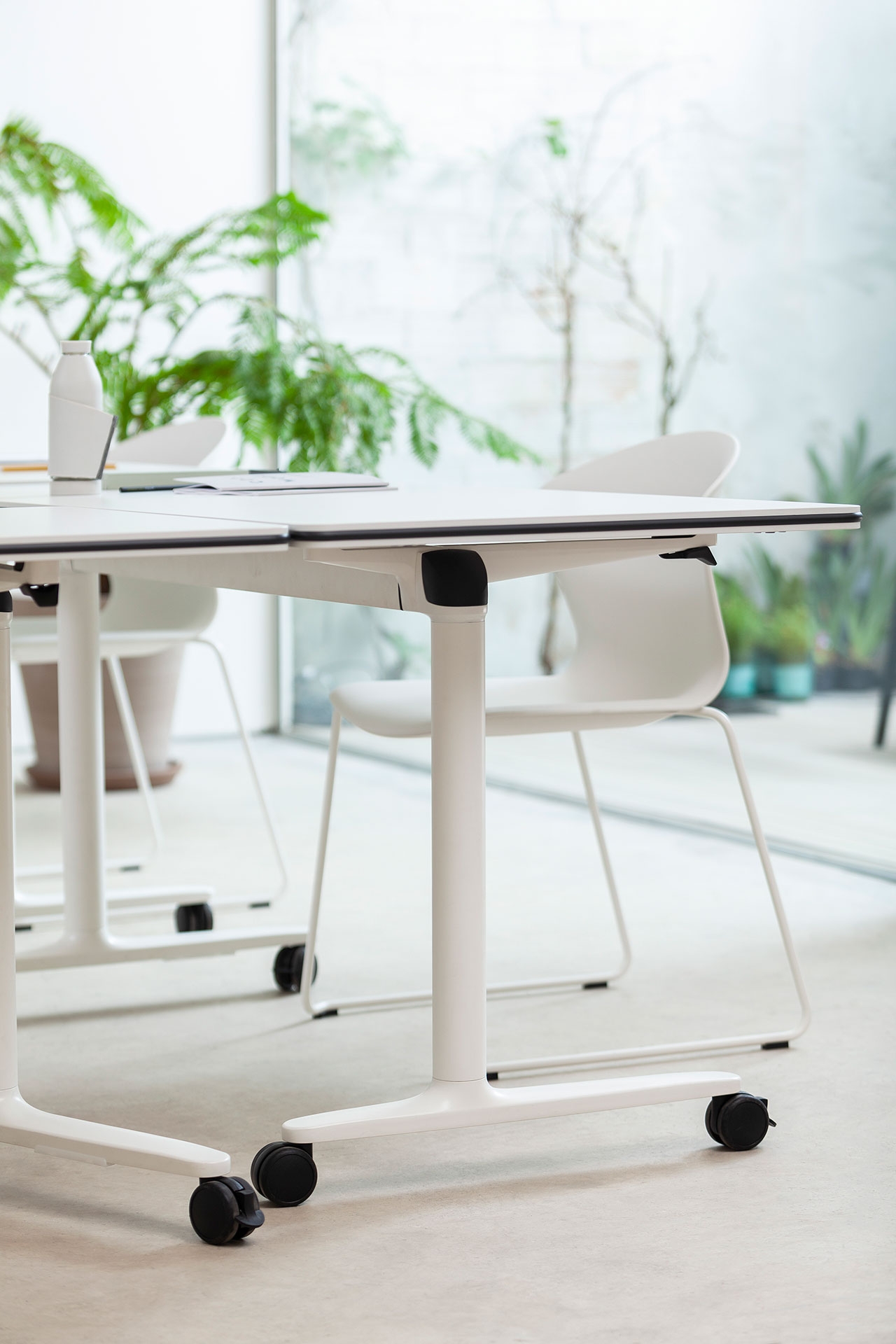 Talent Serie 300 Melamine Office Folding Table w/Castors