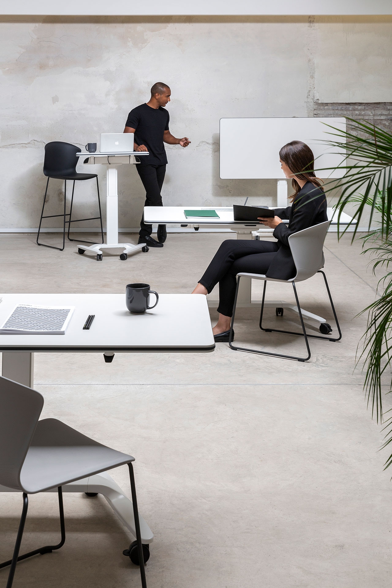 Talent Serie 500 Melamine Office Folding Sit-Stand Table w/Castors