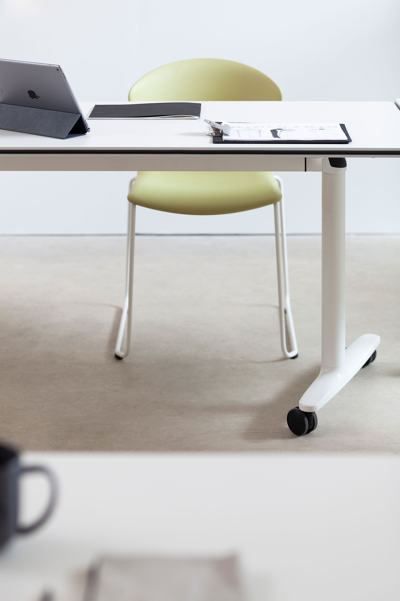 Talent Serie 300 Melamine Office Folding Table w/Castors