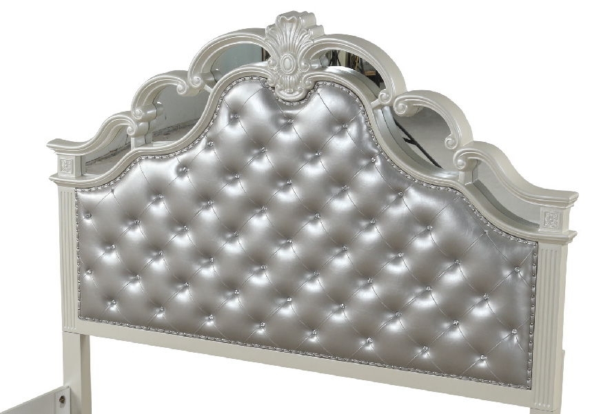 Sonia Tufted Bed with Mirror Details