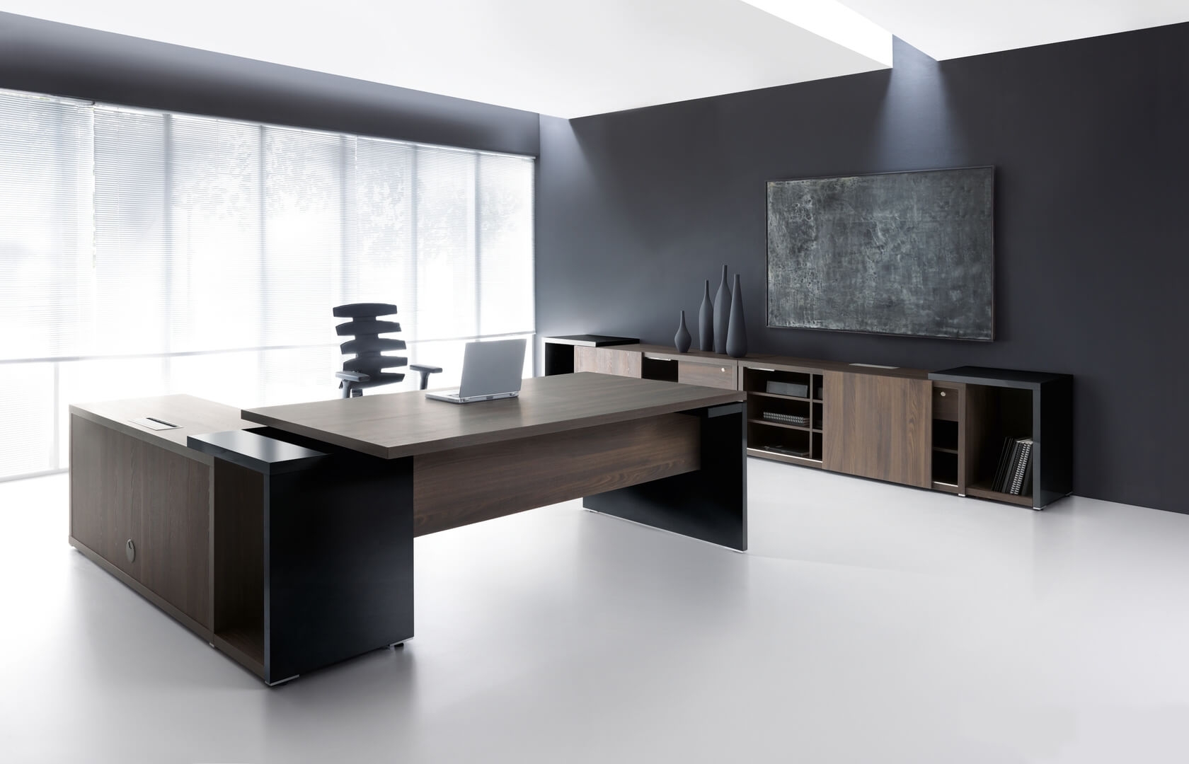 Mito Executive Desk w/Managerial Side in black