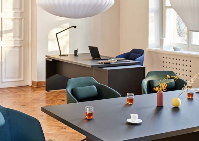 Directional desk with adjustable height - Mito by MDD