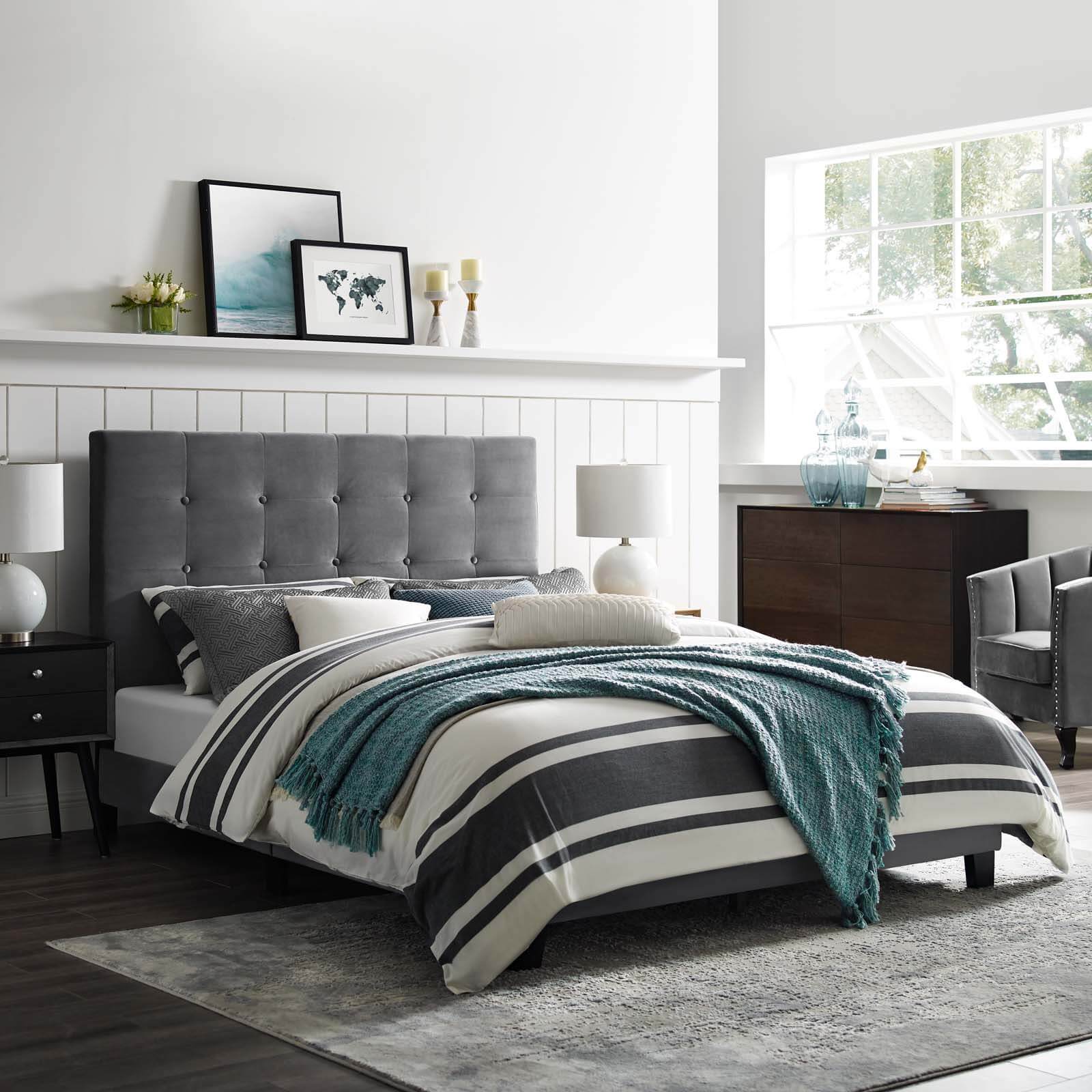 Melanie Tufted Button Velvet Platform Queen Size Bed