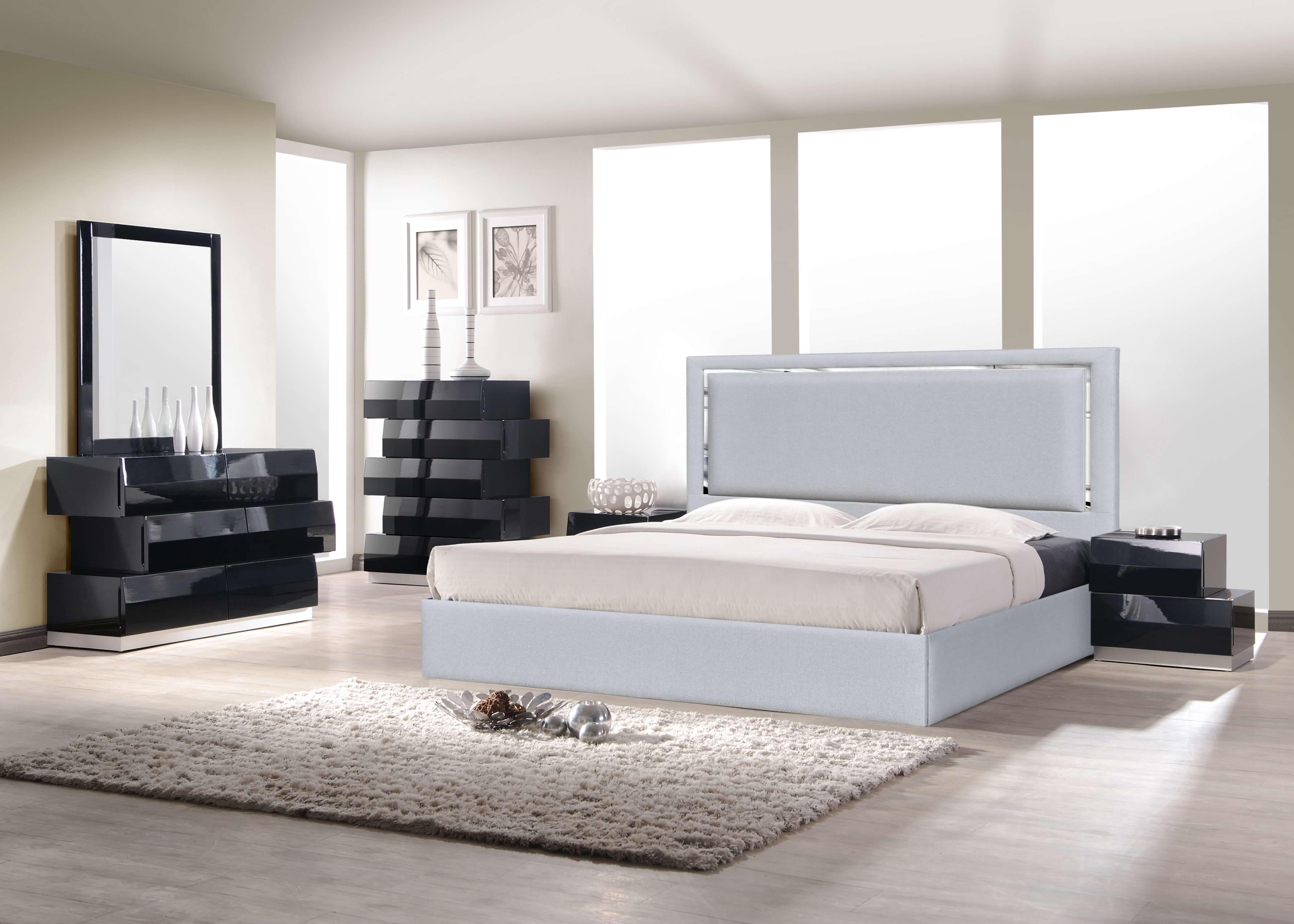Monet Fabric Platform Queen Size Bed w/Mirrored Trim