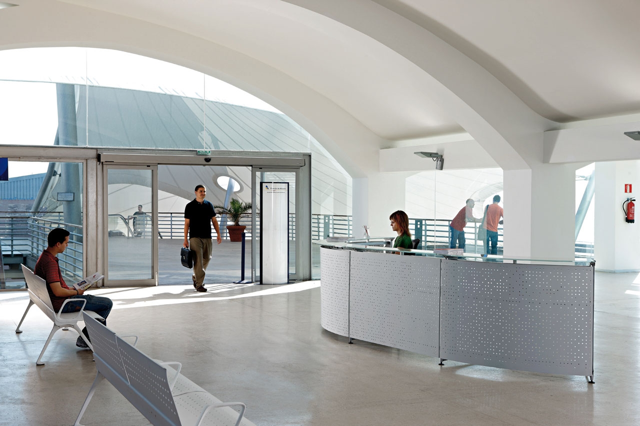 Informa Left Countertop U-Shape Reception Desk