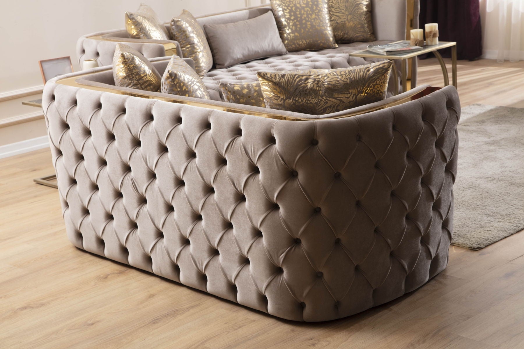 Naomi Tufted Velvet Loveseat