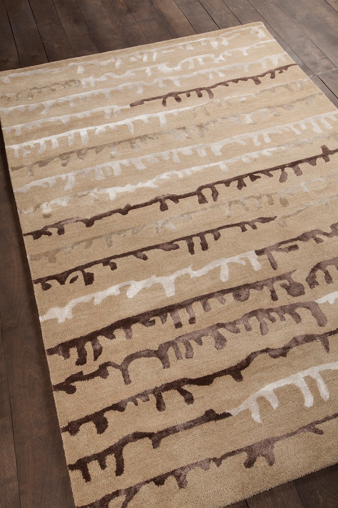 Navyan Wool Rectangular Handmade Rug, 7'9" x 10'6"