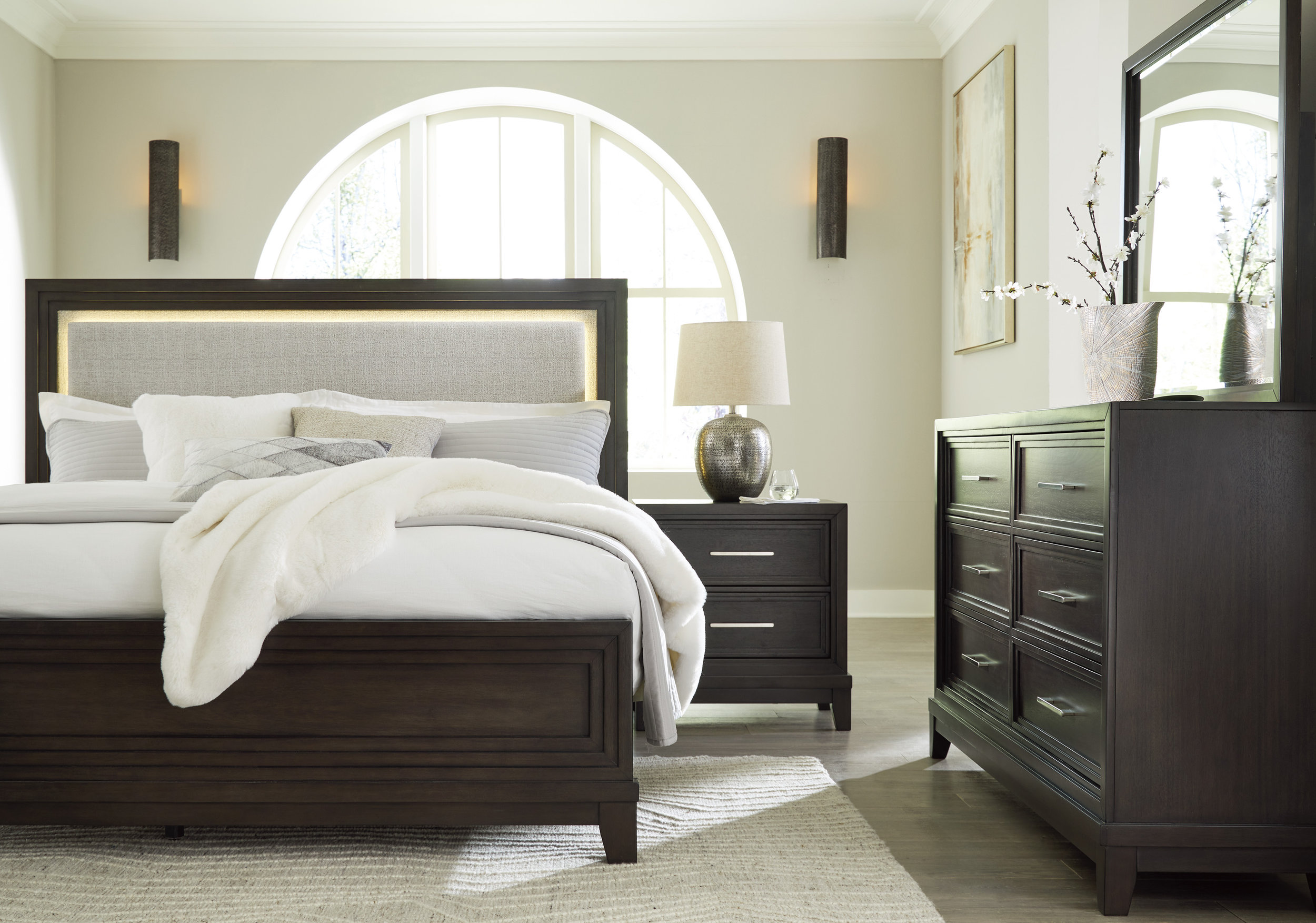 Neymorton Wood Nightstand w/2 Drawers