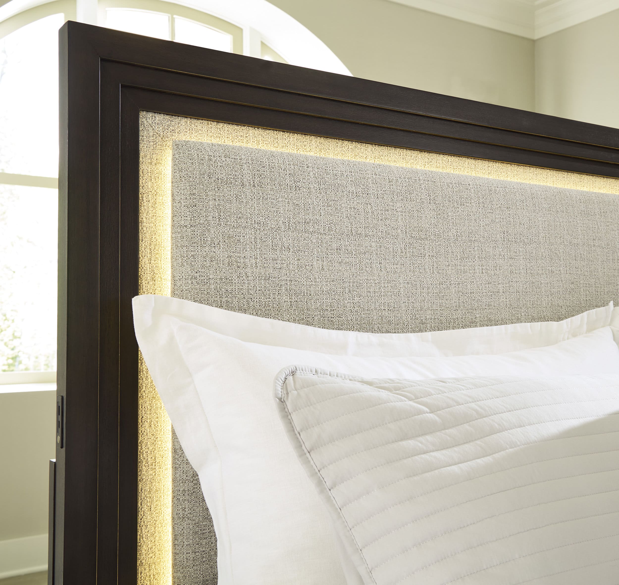 Neymorton Polyester/Wood Panel Bed