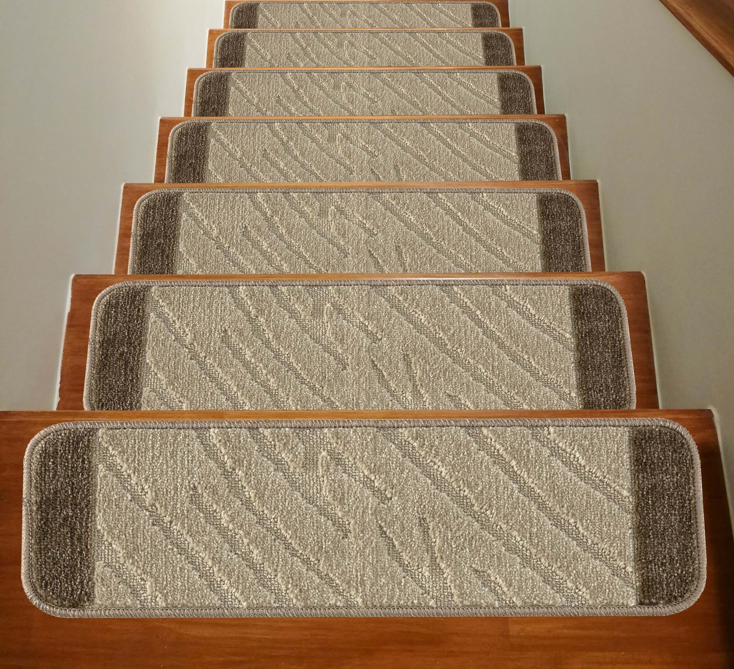 Nova NV02-102 Stair Treads 8.5" x 26" Rug (Set of 7)