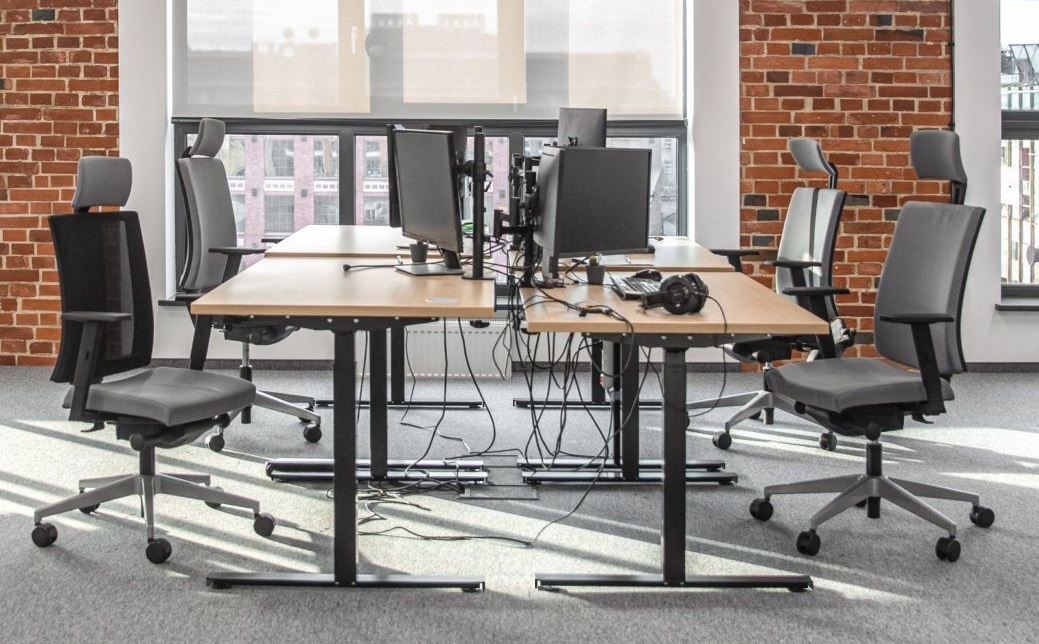 Ogi Drive Straight Sit-Stand Office Desk