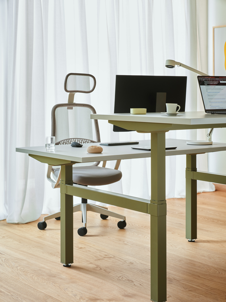 Ogi Drive sit-stand desk by MDD