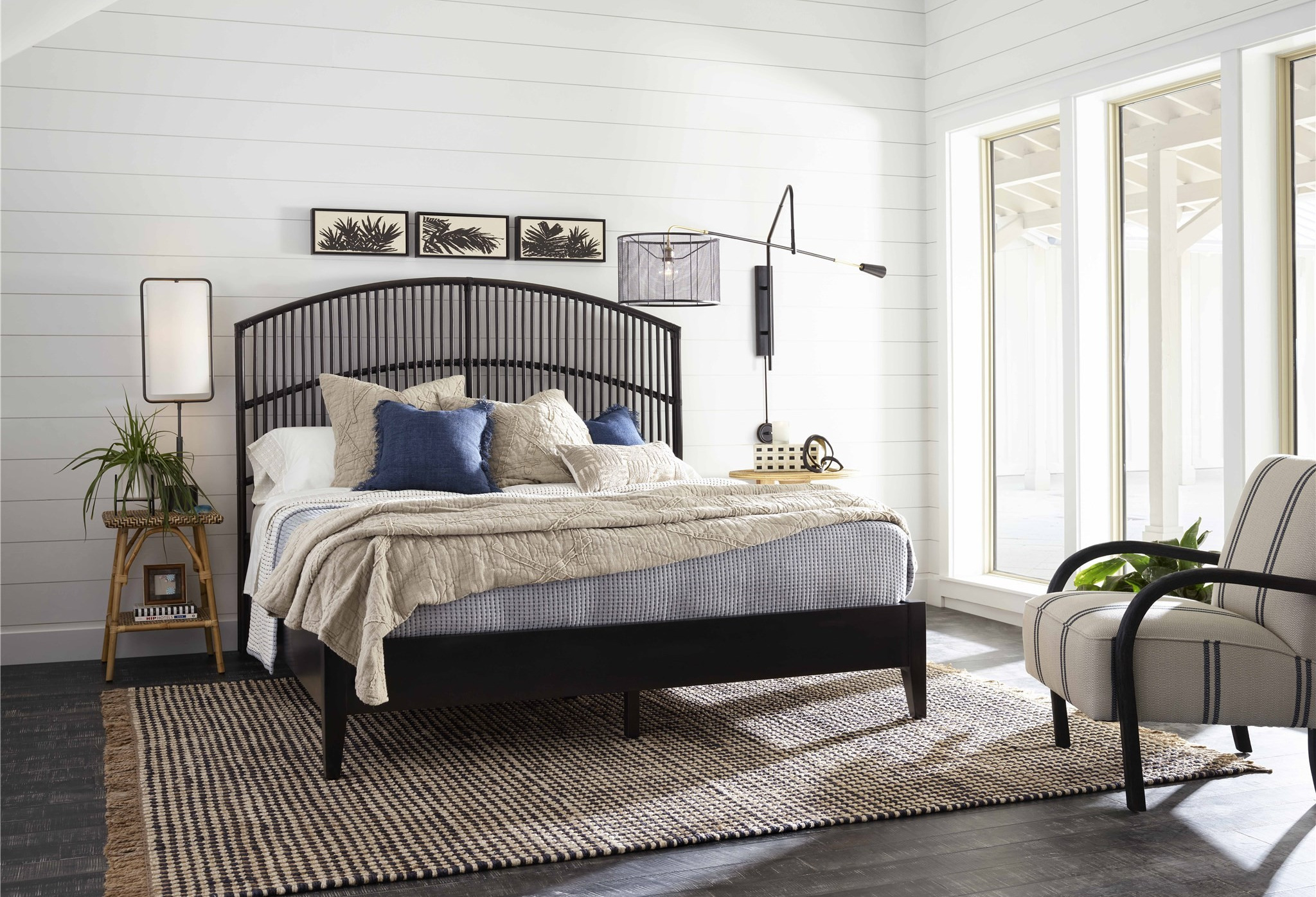Blackadore Caye Wood Panel Bed, Queen Size 