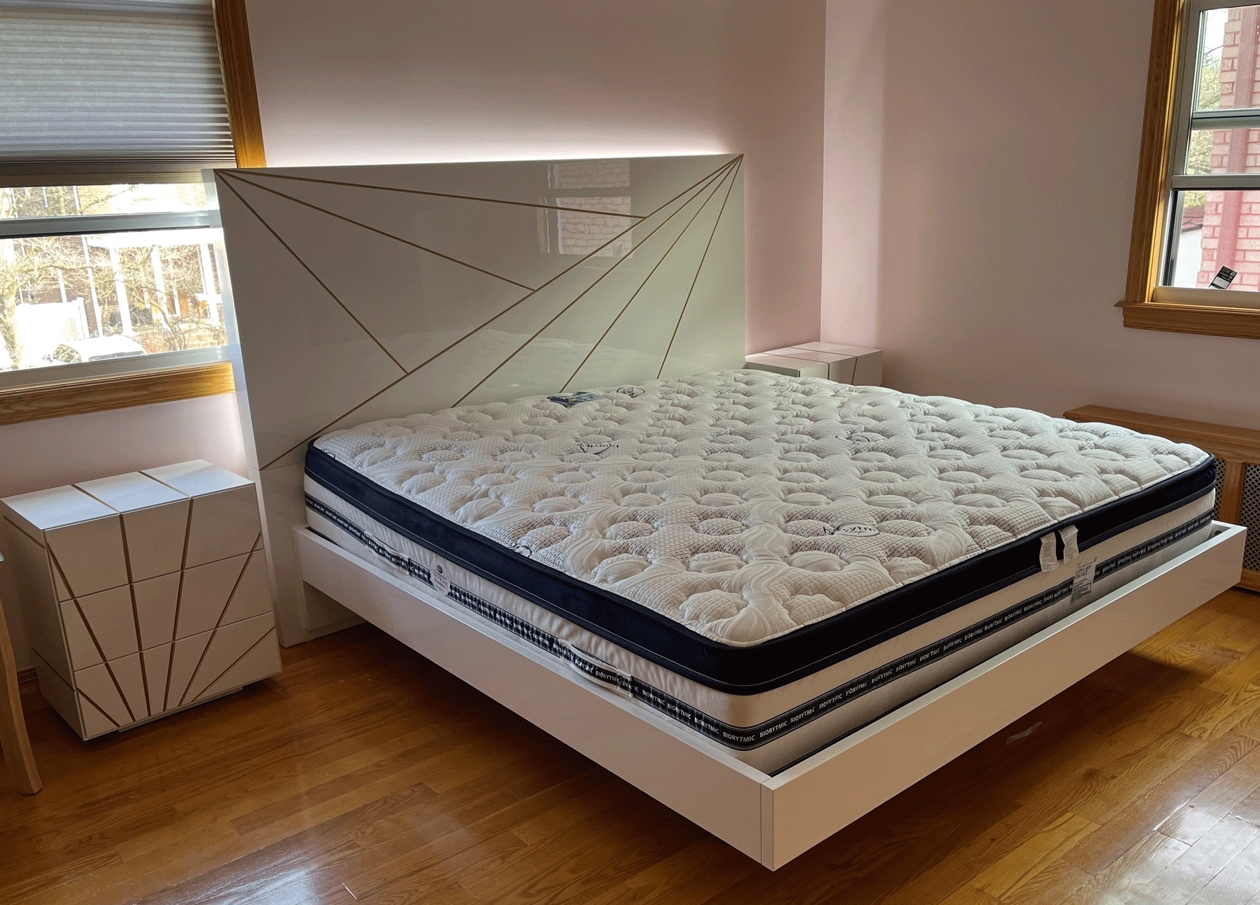 Oro Wood Veneer Platform Bed w/LED Headboard, King Size