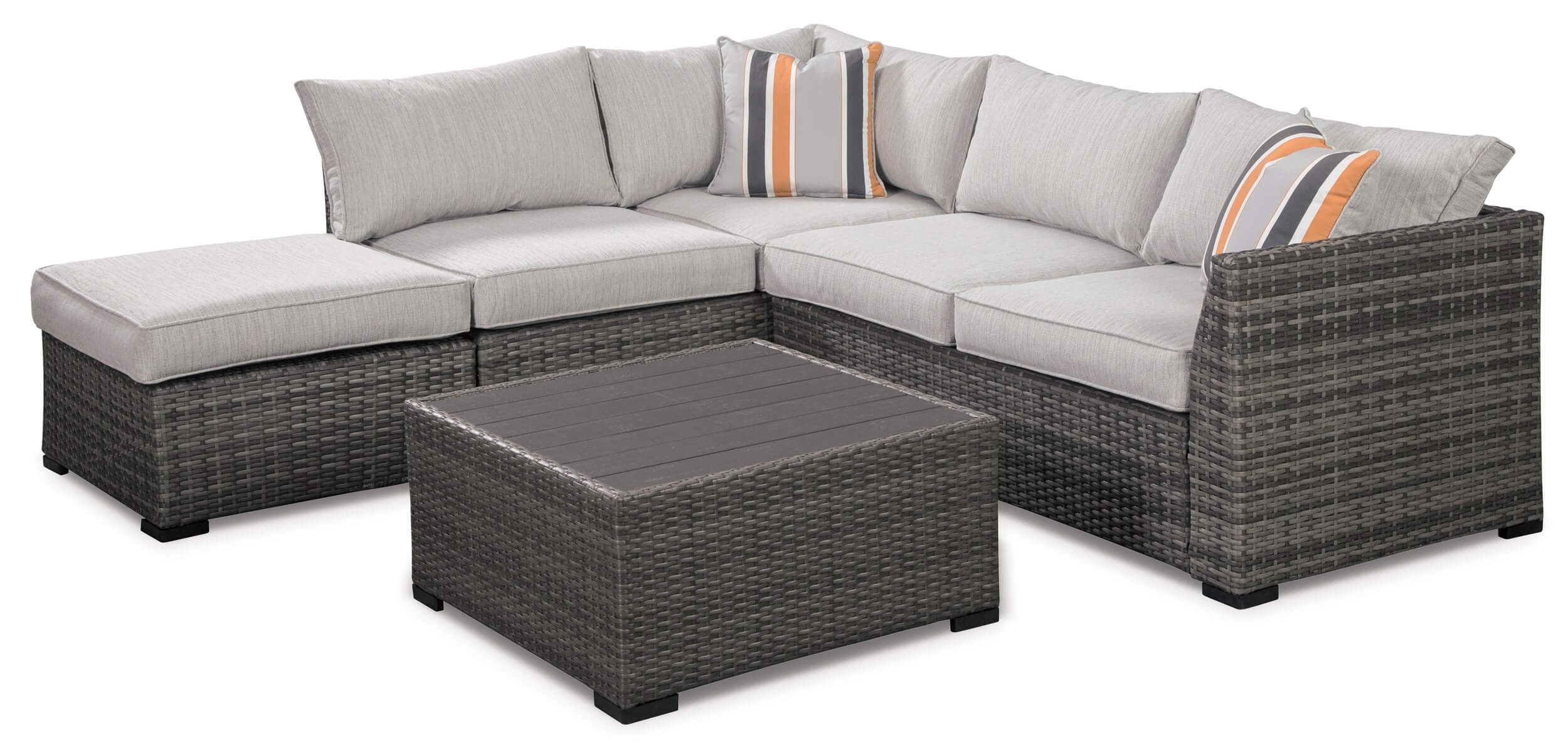 Abundant Countryside 4枚セット ③ Ashley Cherry Point 4-Pc Outdoor Fabric Wicker Sectional Set