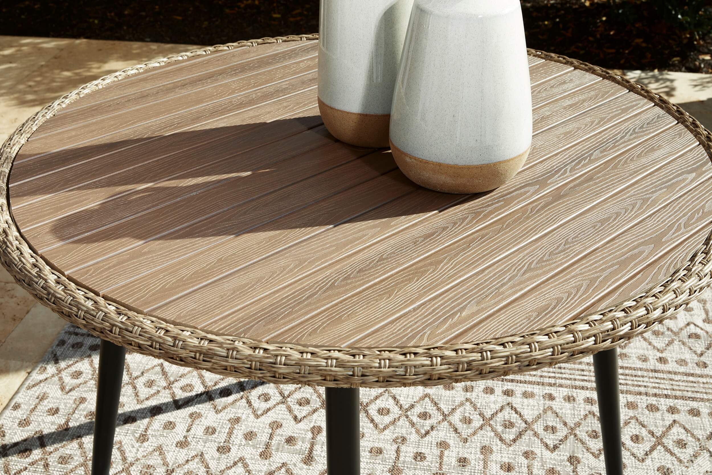 Amaris Outdoor Resin Round Dining Table