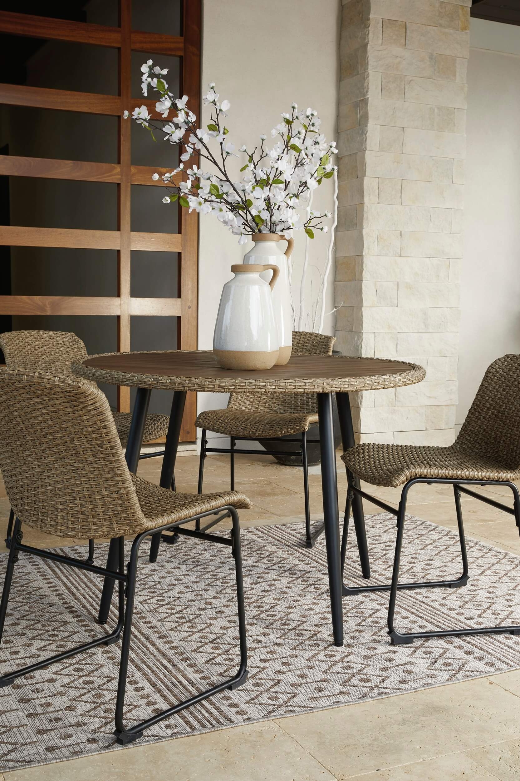 Amaris Outdoor Resin Round Dining Table