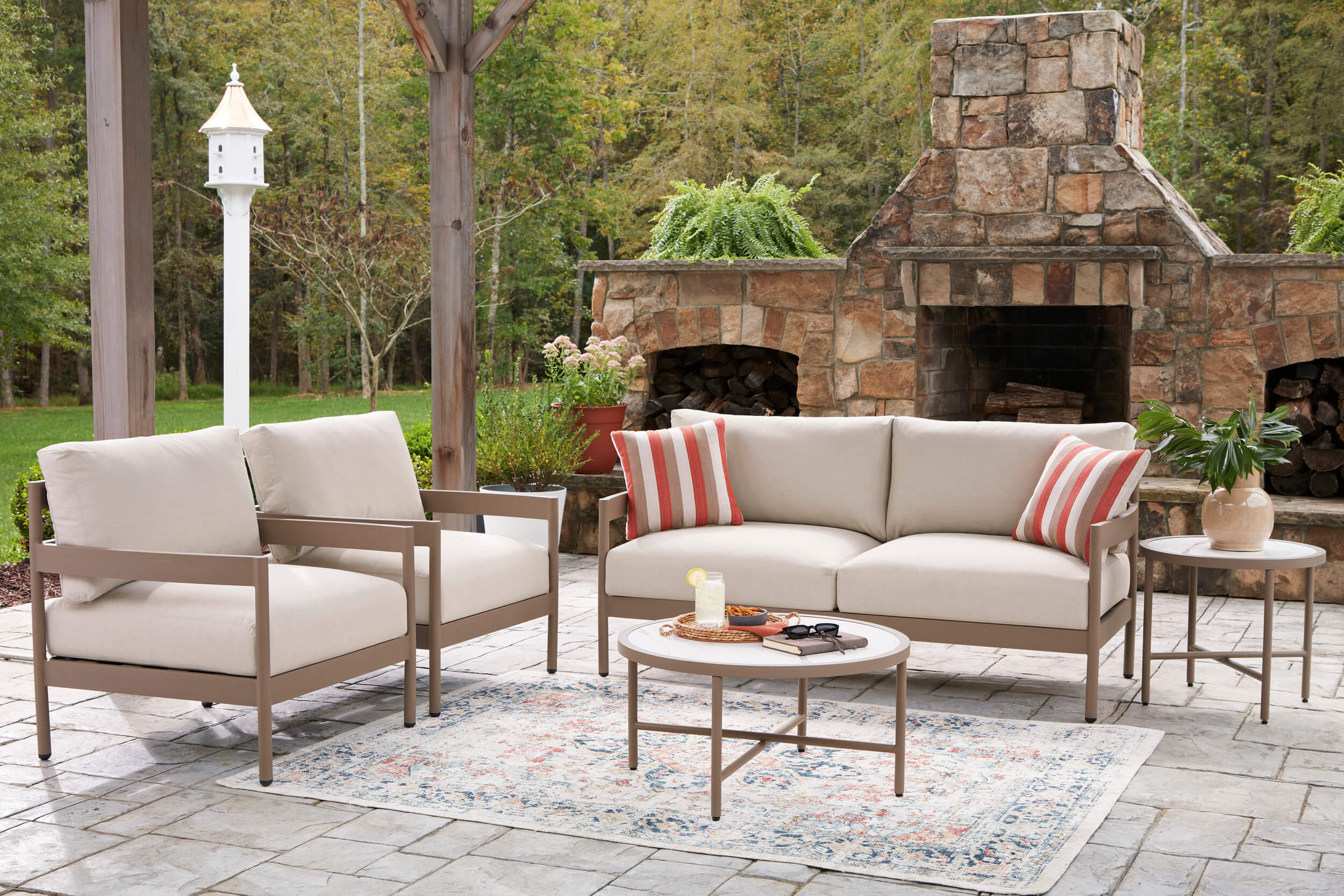 Bluff Trail Polyester/Aluminum 5-Piece Patio Set