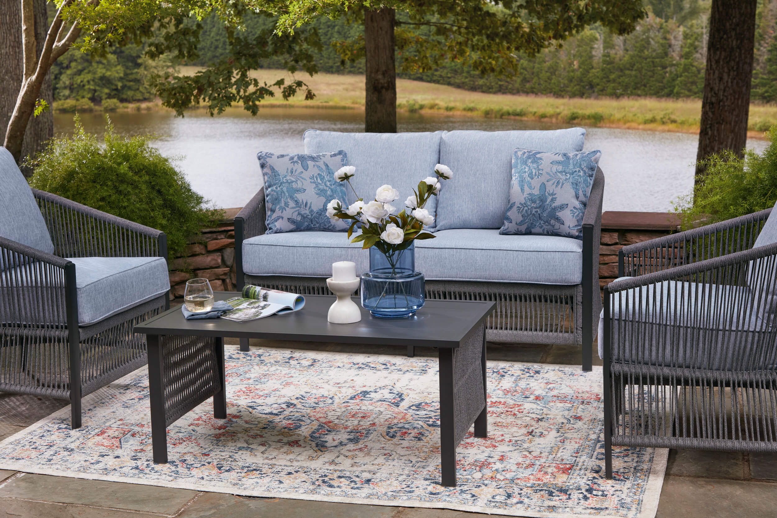 Bridges Beach Polyester/Aluminum 4-Piece Patio Set
