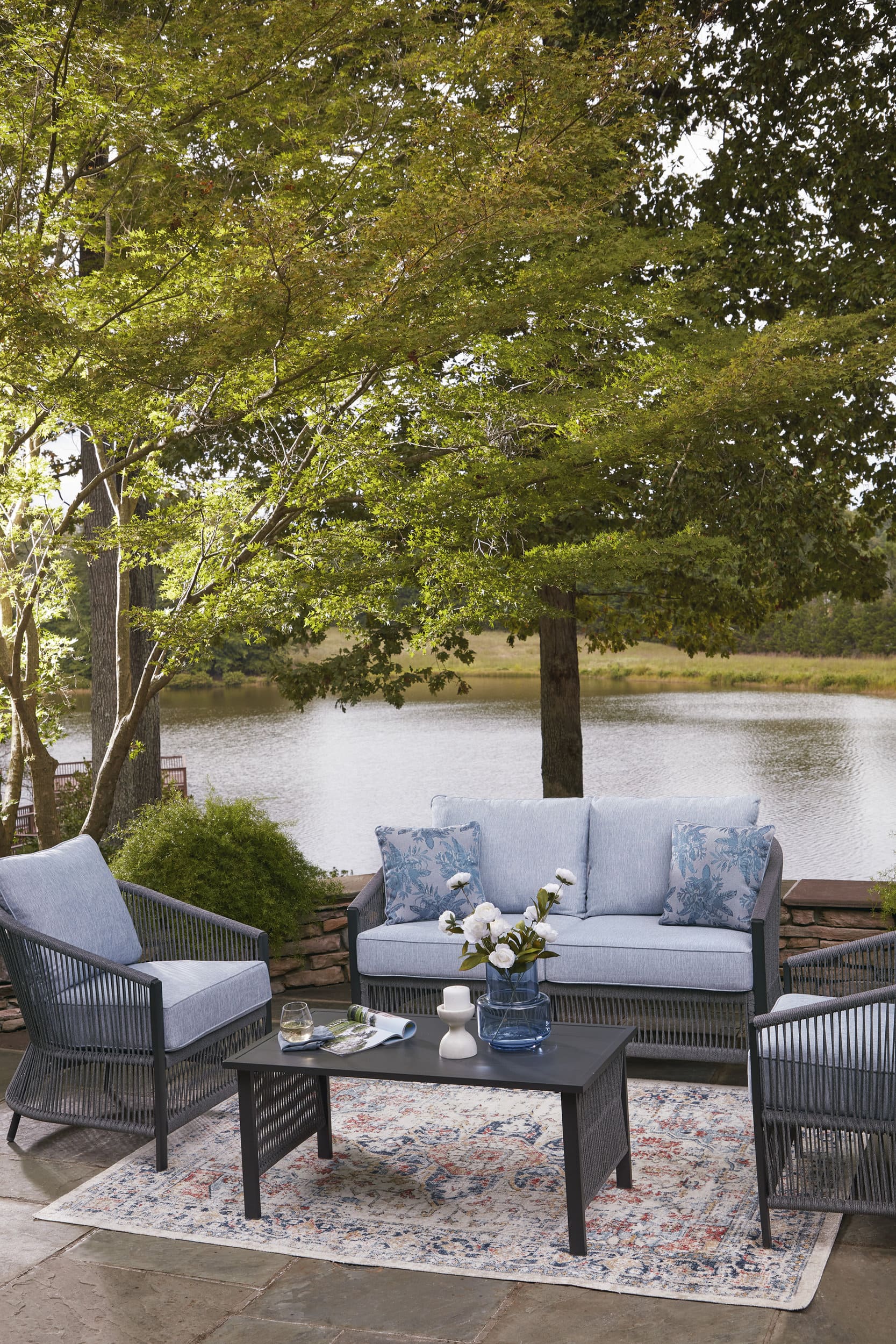 Bridges Beach Polyester/Aluminum 4-Piece Patio Set