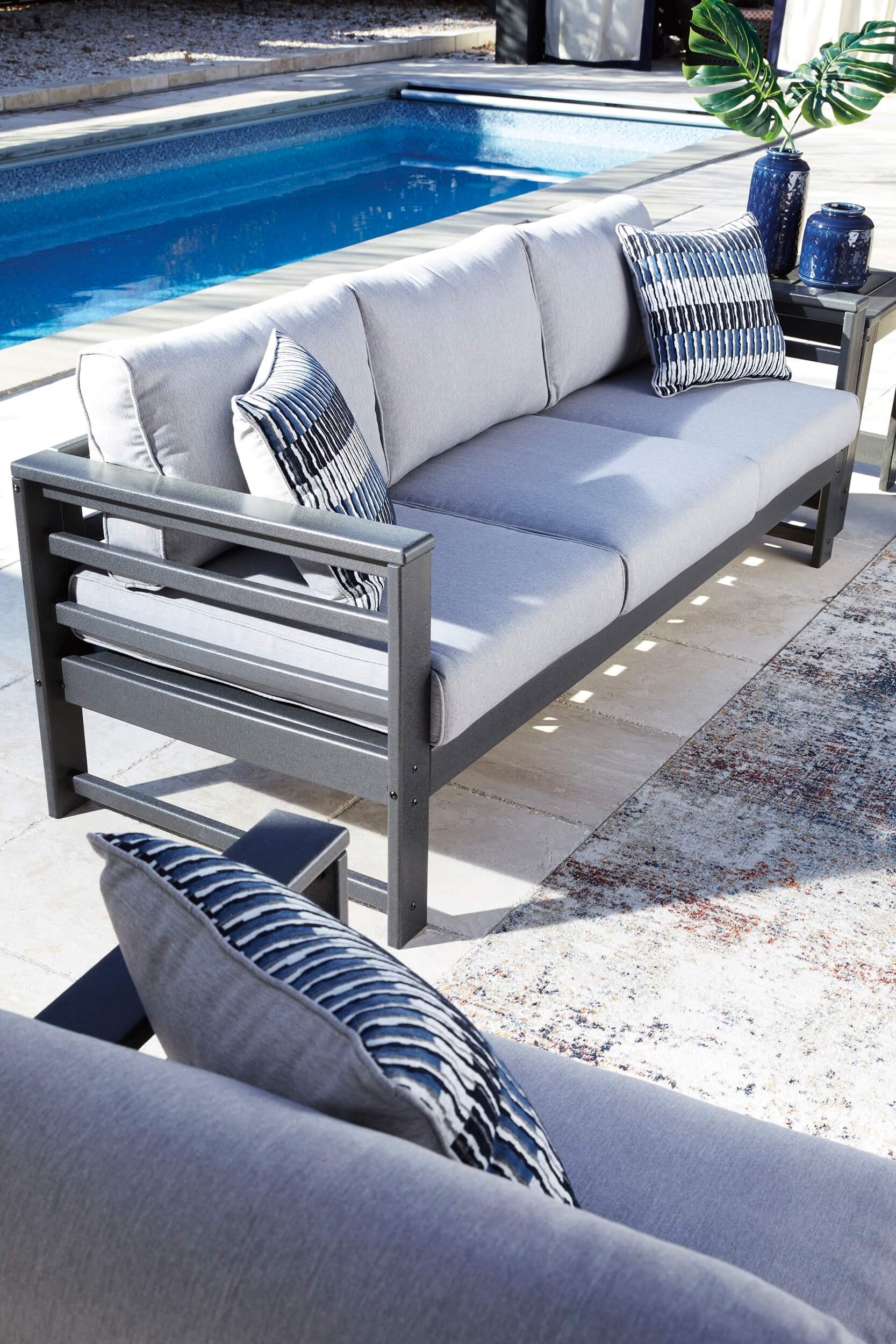 Amora Outdoor Nuvella Fabric/High-Density Polyethylene Set