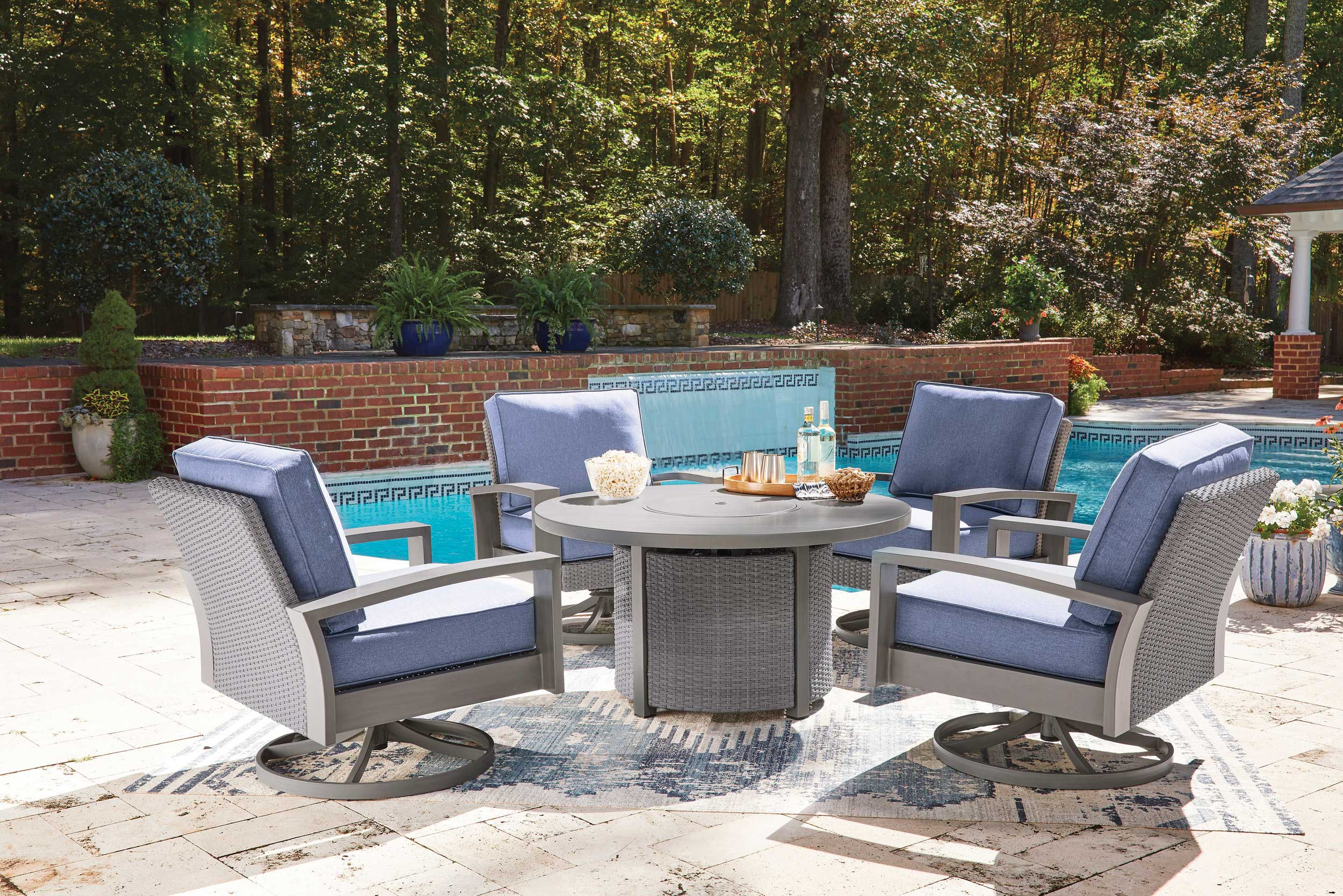 Half Moon Beach Resin Wicker/Aluminum Swivel Lounge Chair with Cushion