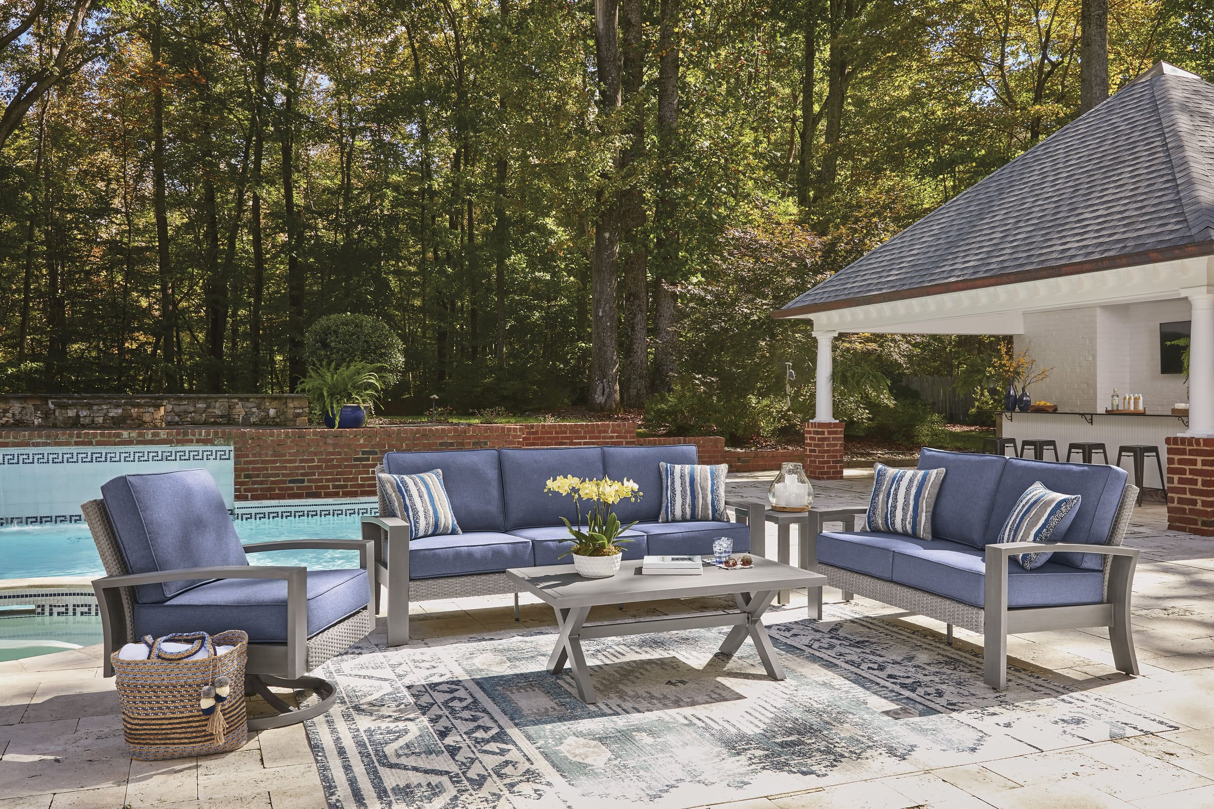 Half Moon Beach Resin Wicker/Aluminum Patio Set