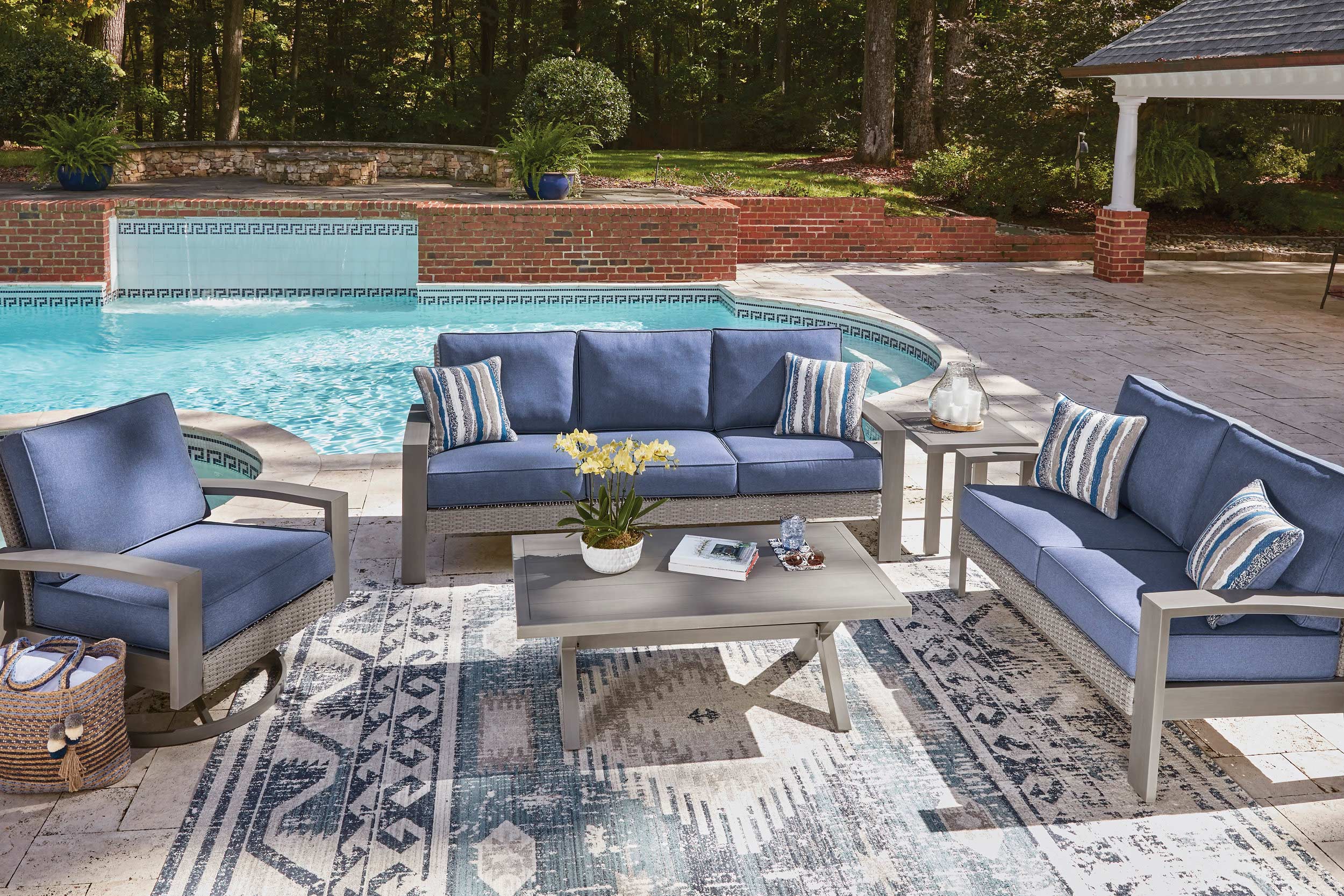 Half Moon Beach Resin Wicker/Aluminum Sofa with Cushion