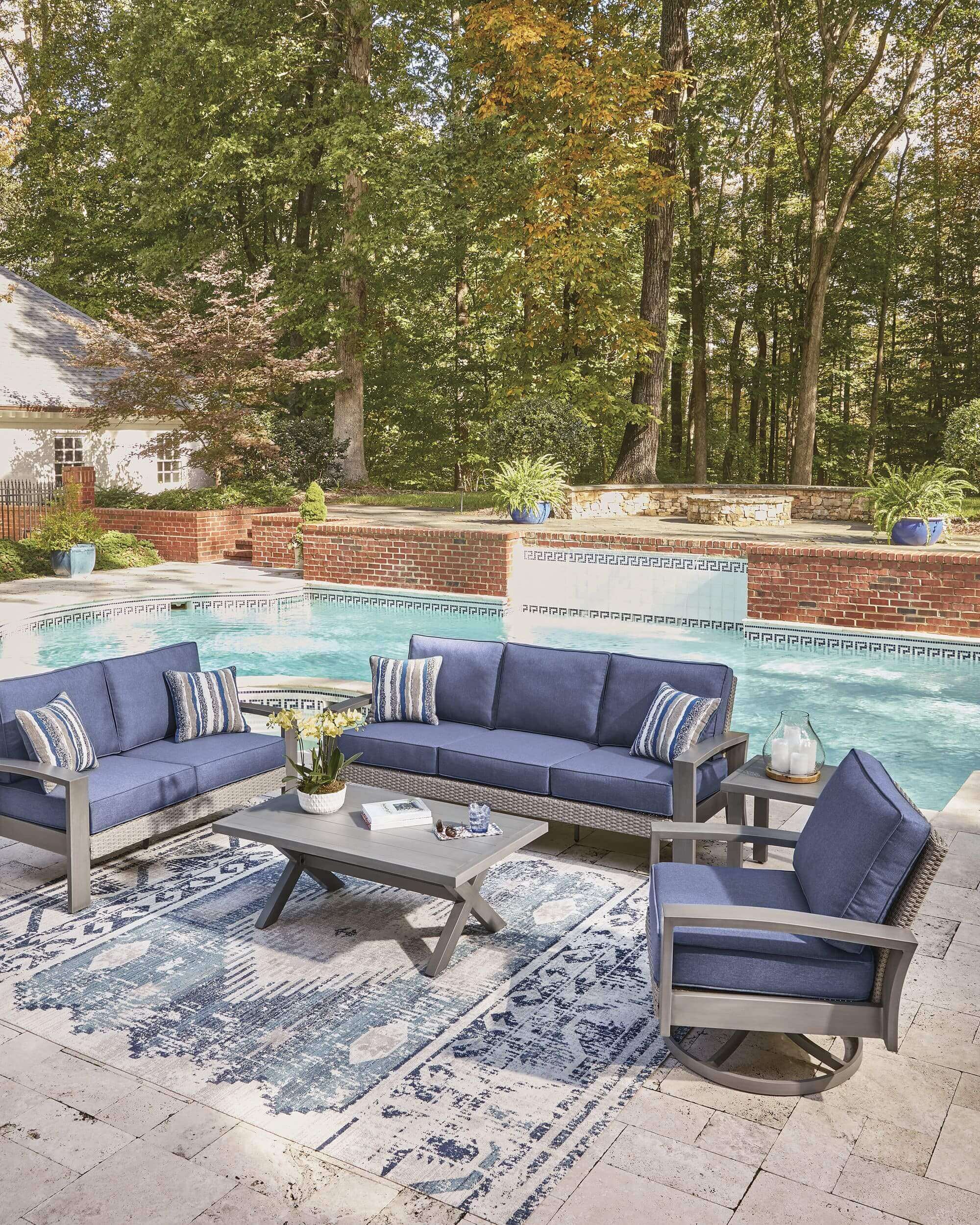 Half Moon Beach Resin Wicker/Aluminum Patio Set