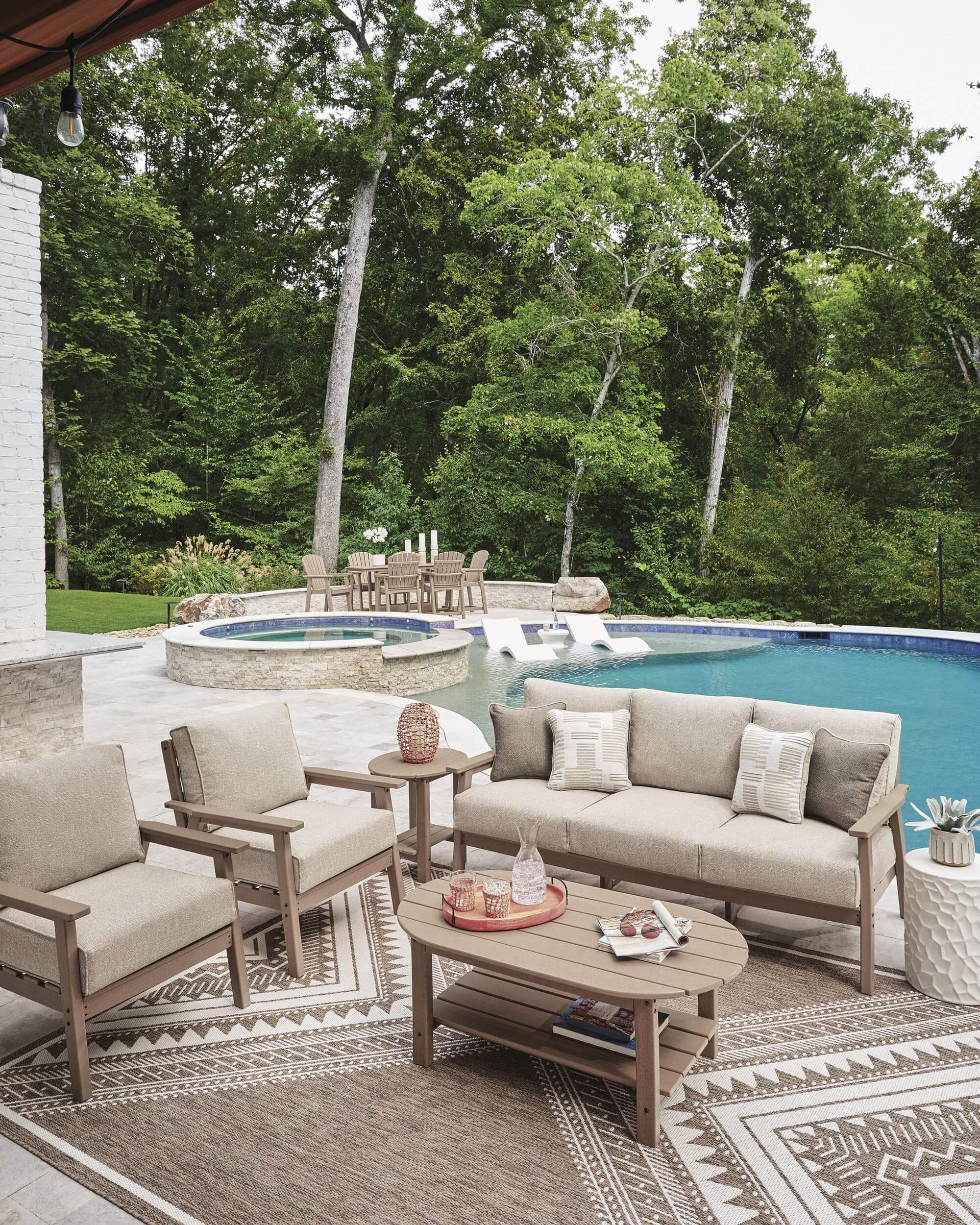 Grover Beach HDPE/Polyester Patio Set