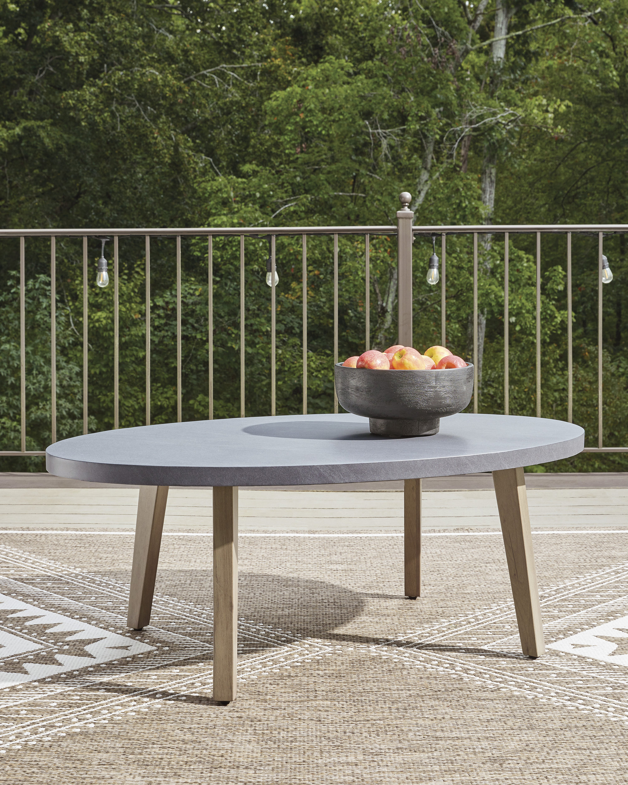 Harmony Headlands Oval Aluminum Cocktail Table
