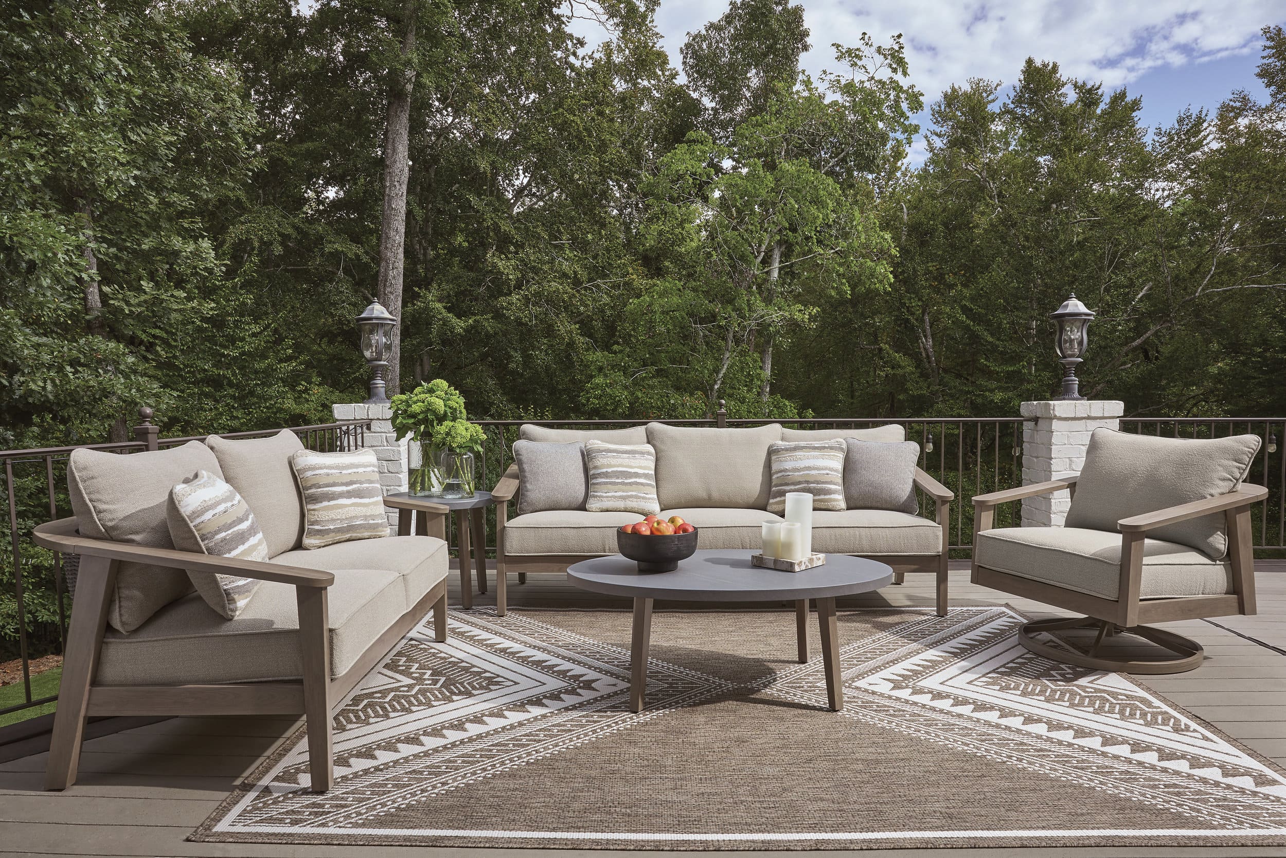 Harmony Headlands Aluminum/Polyester Swivel Lounge Chair with Cushion