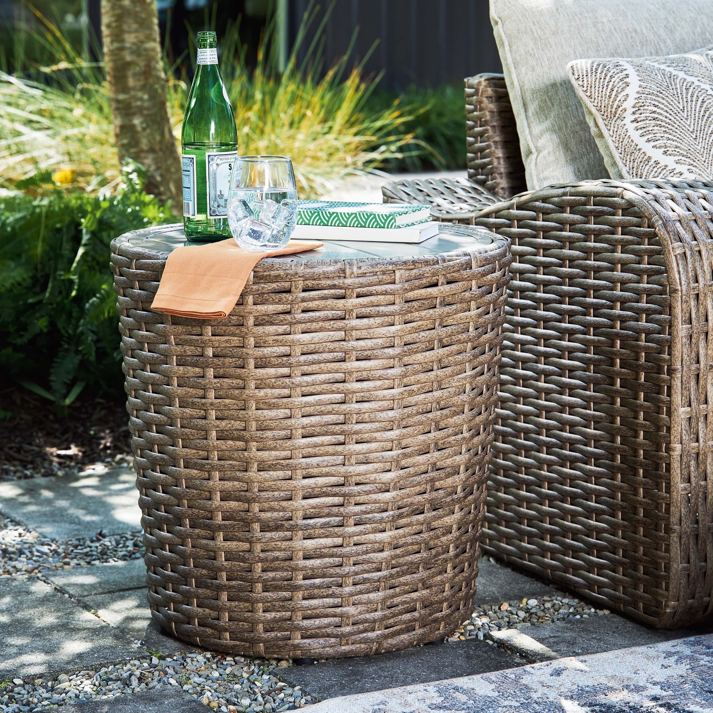 Sandy Bloom Outdoor Resin Wicker End Table
