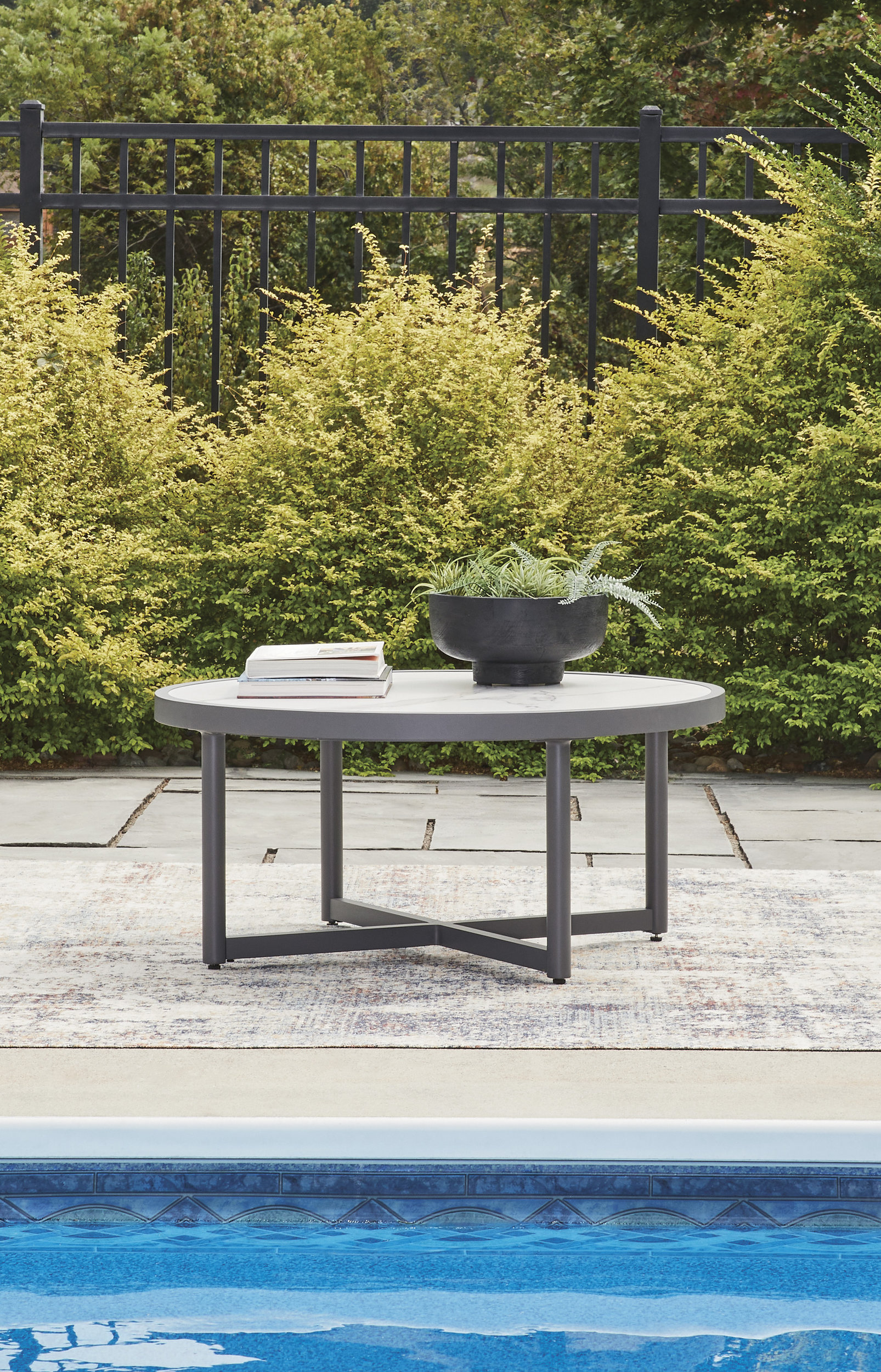 Ocean Beach Round Aluminum/Faux Stone Cocktail Table