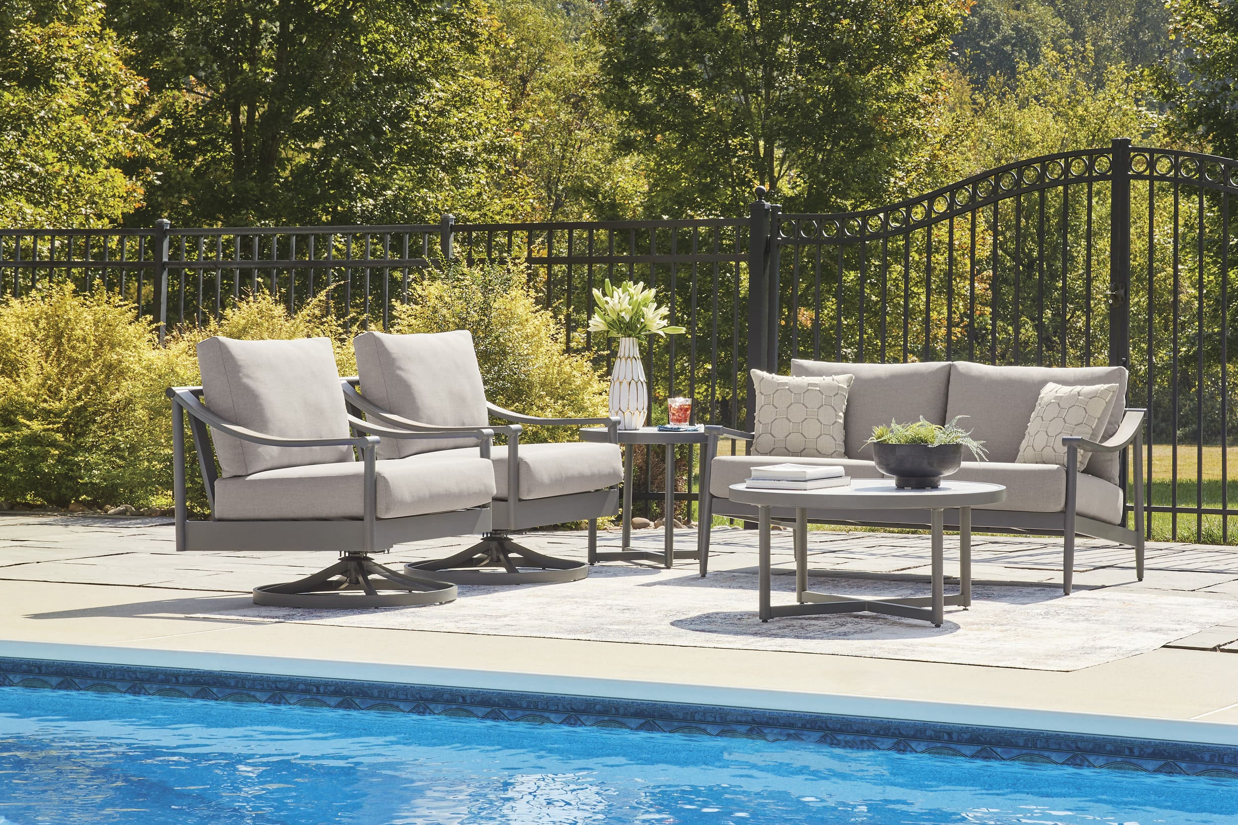 Ocean Beach Aluminum/Polyester Loveseat with Cushion