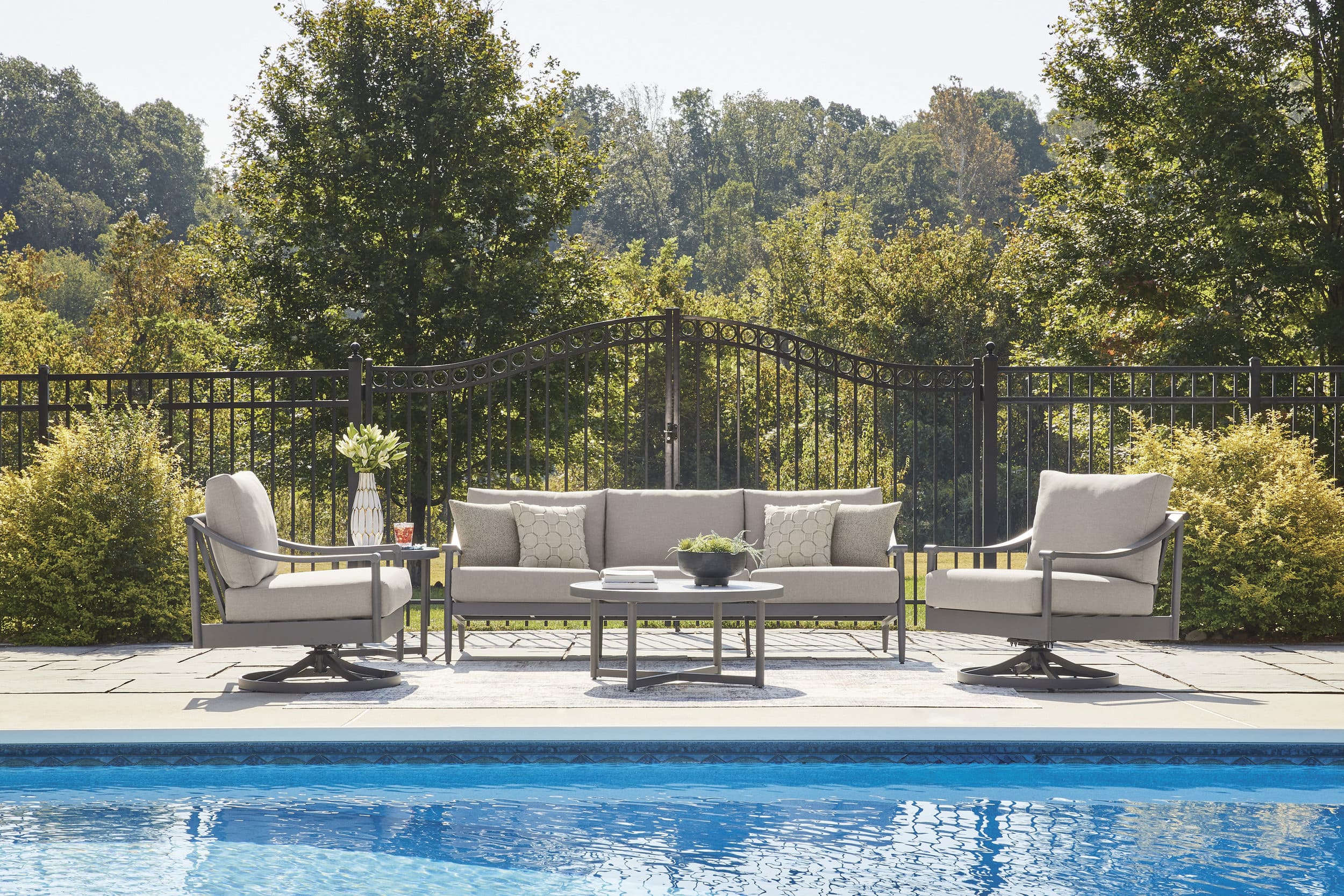 Ocean Beach Aluminum/Polyester Sofa with Cushion