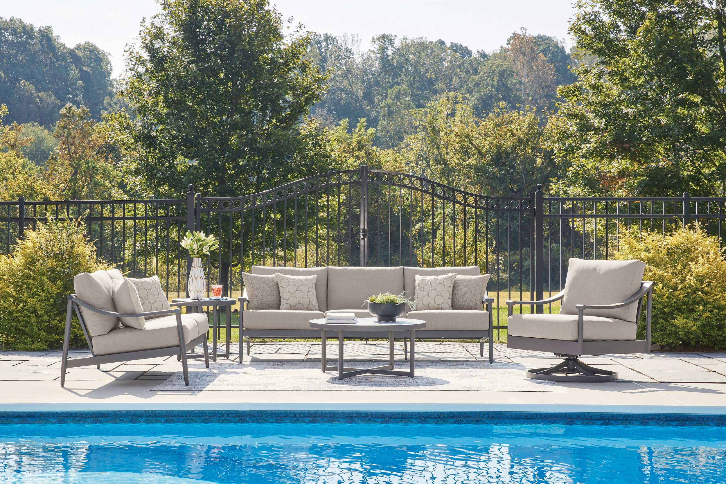 Ocean Beach Aluminum/Polyester Sofa with Cushion