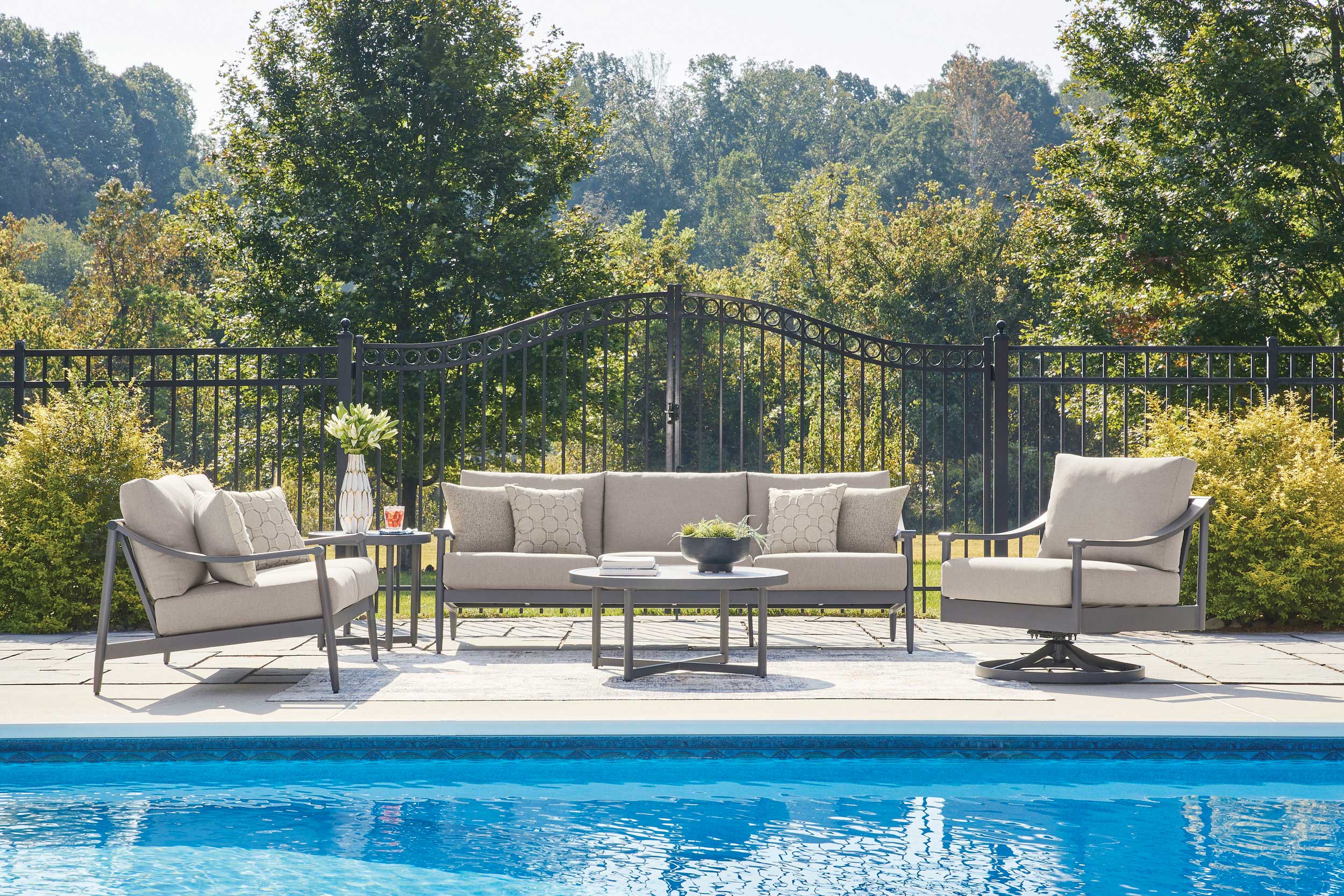 Ocean Beach Aluminum/Polyester Sofa with Cushion