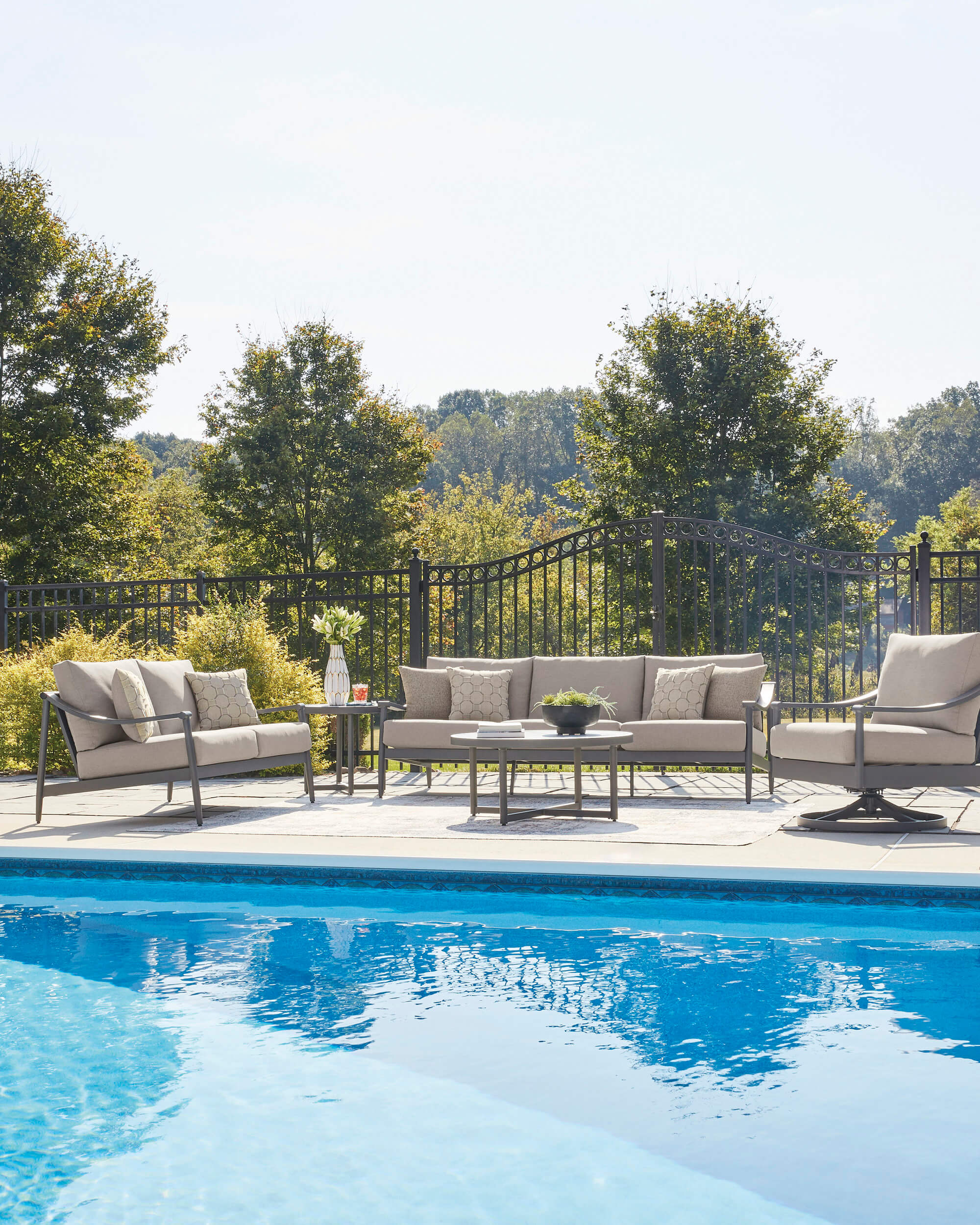 Ocean Beach Aluminum/Polyester Sofa with Cushion