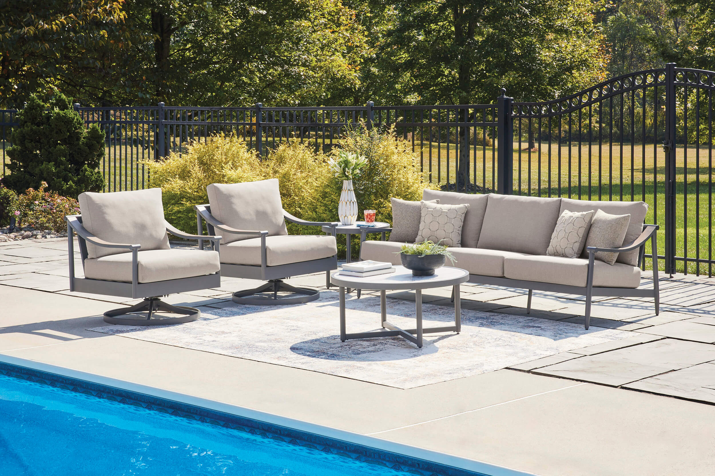 Ocean Beach Aluminum/Polyester Sofa with Cushion
