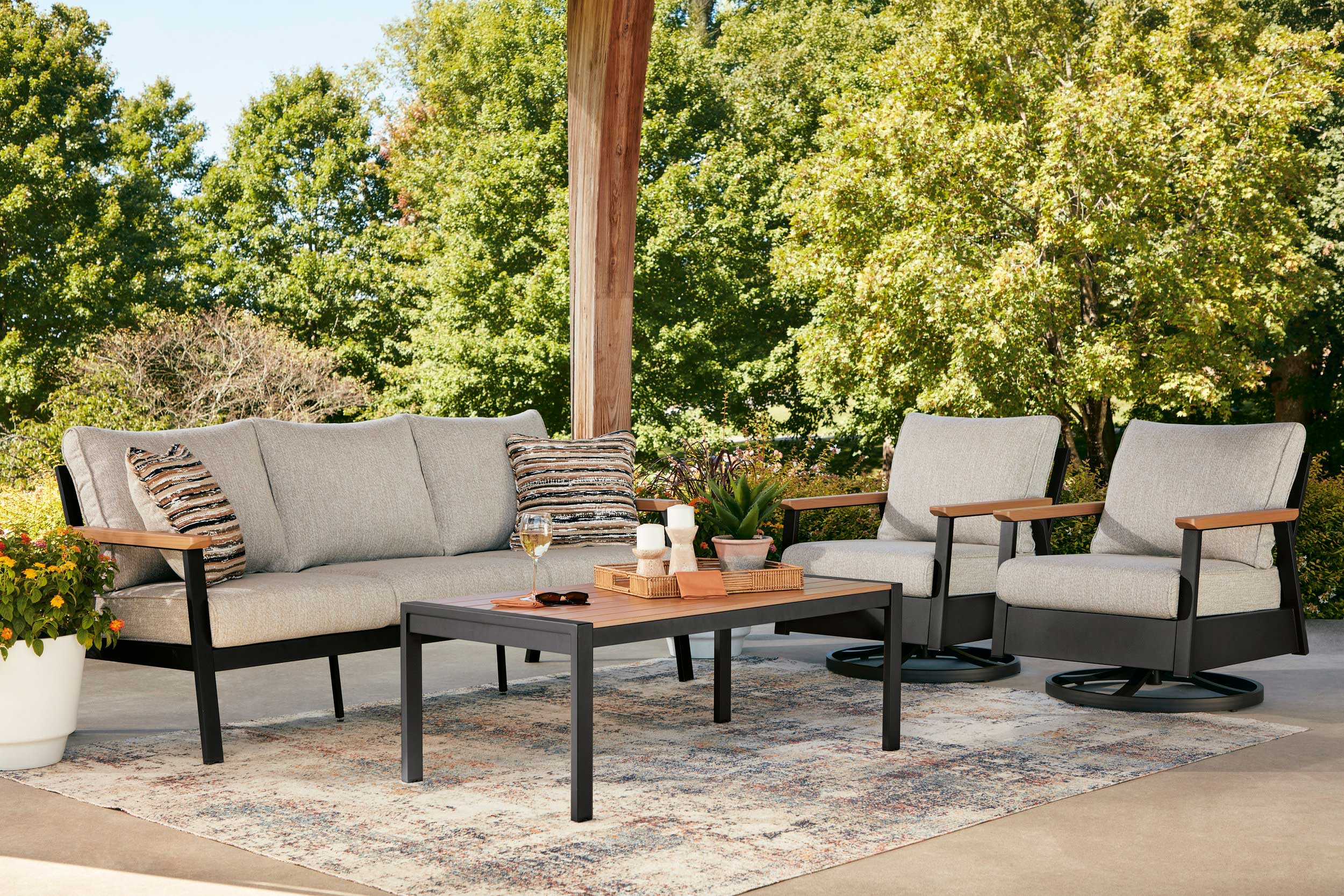 Carmel Highlands Polyester/Aluminum 4-Piece Patio Set