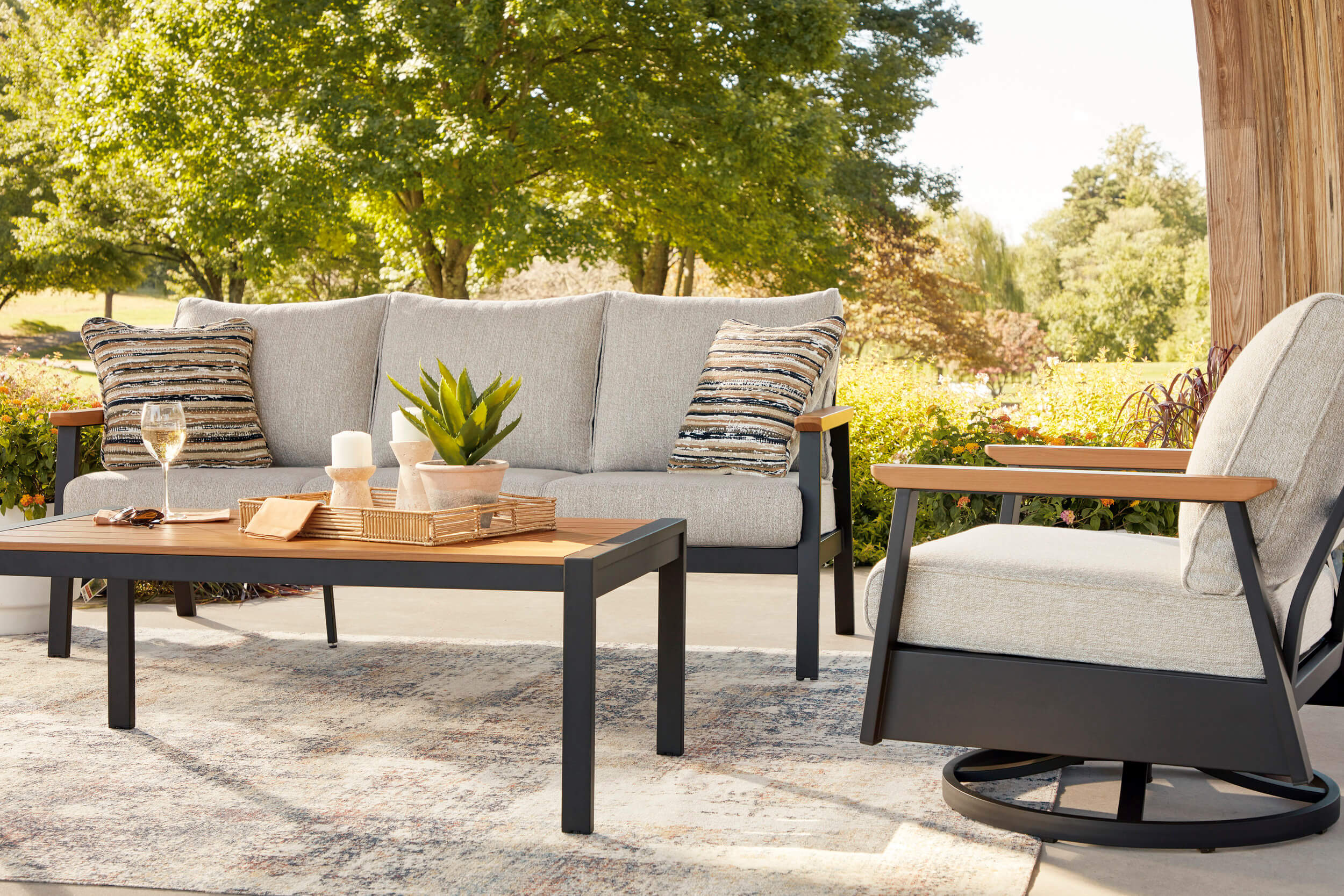 Carmel Highlands Polyester/Aluminum 4-Piece Patio Set