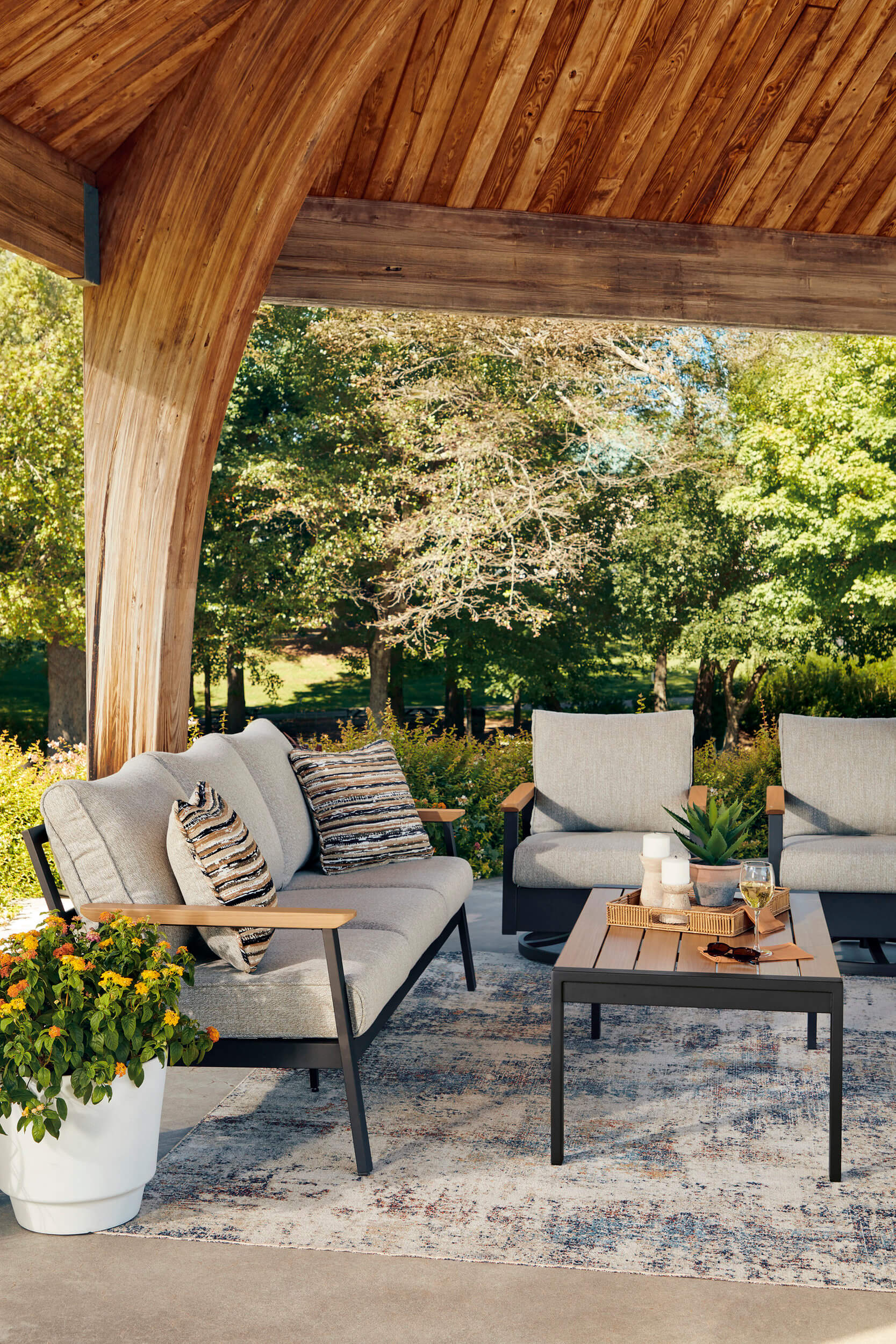 Carmel Highlands Polyester/Aluminum 4-Piece Patio Set