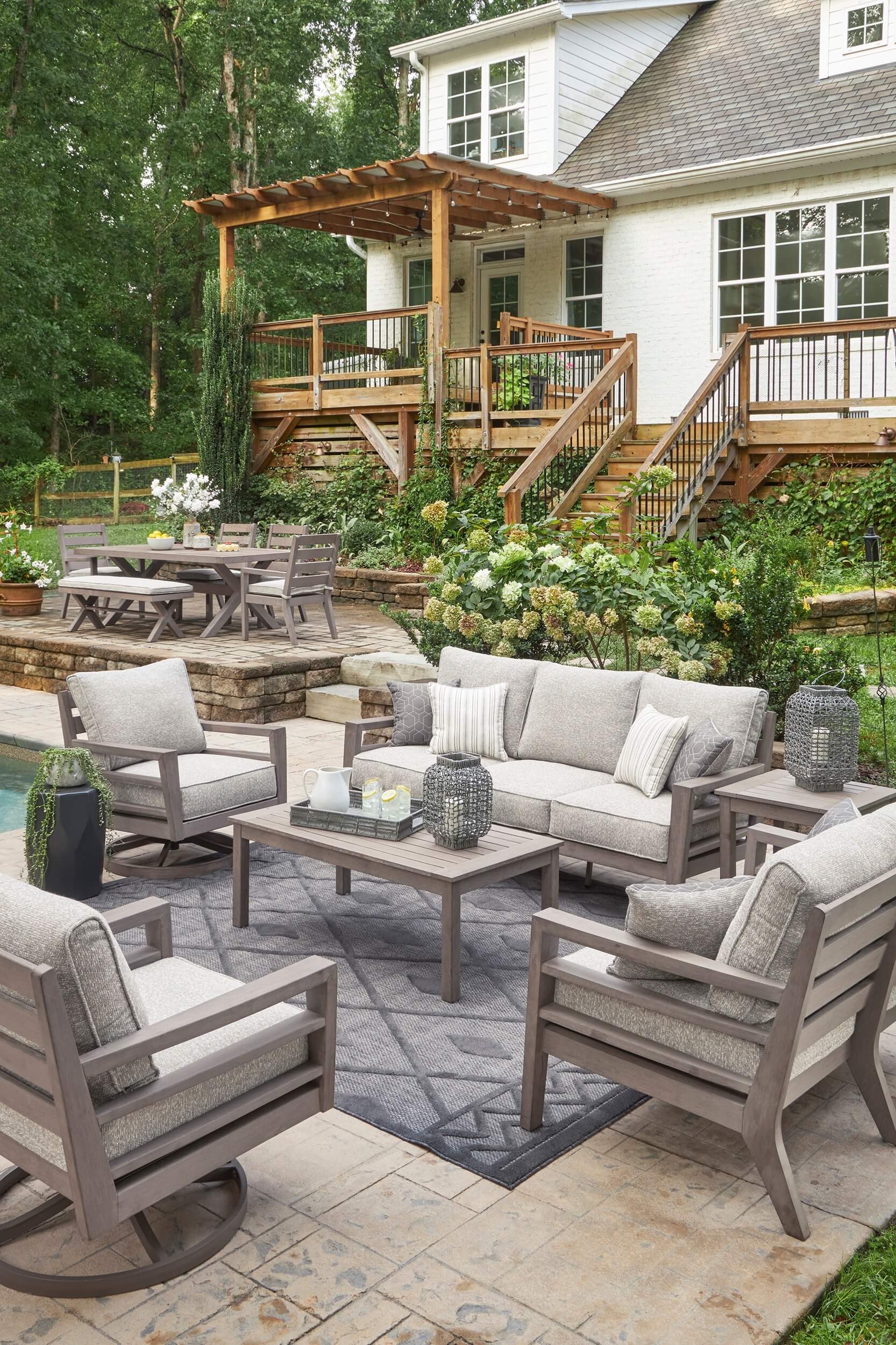 Hillside Barn Outdoor Nuvella Fabric/Weatherwood Set w/Pillows