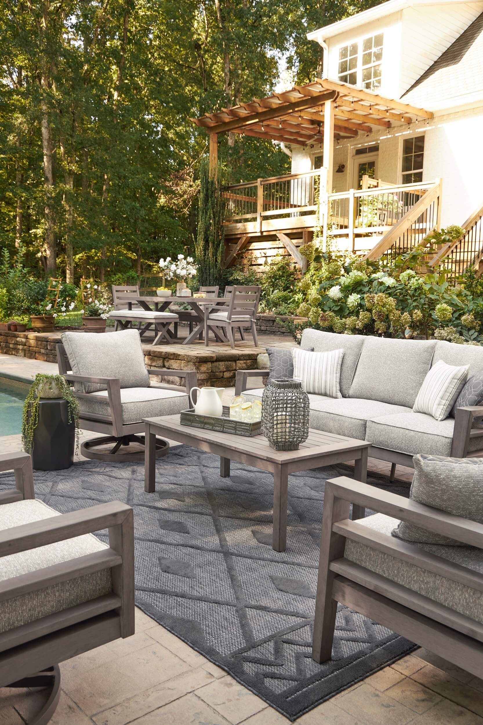 Hillside Barn Outdoor Nuvella Fabric/Weatherwood Set w/Pillows